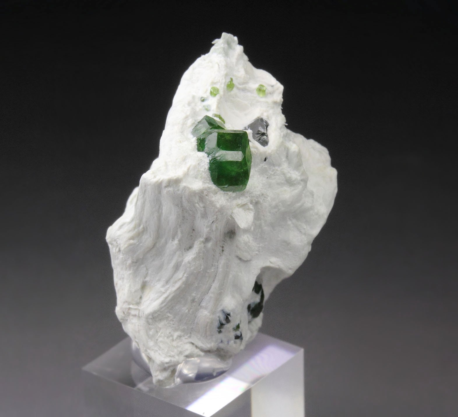 gem GARNET var. ANDRADITE var. DEMANTOID