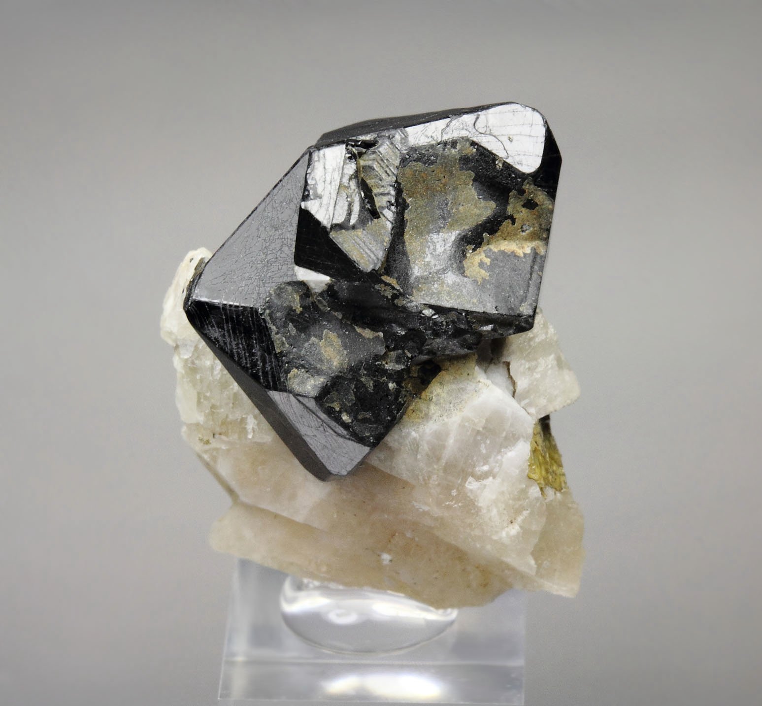 SPINEL, FORSTERITE, CALCITE