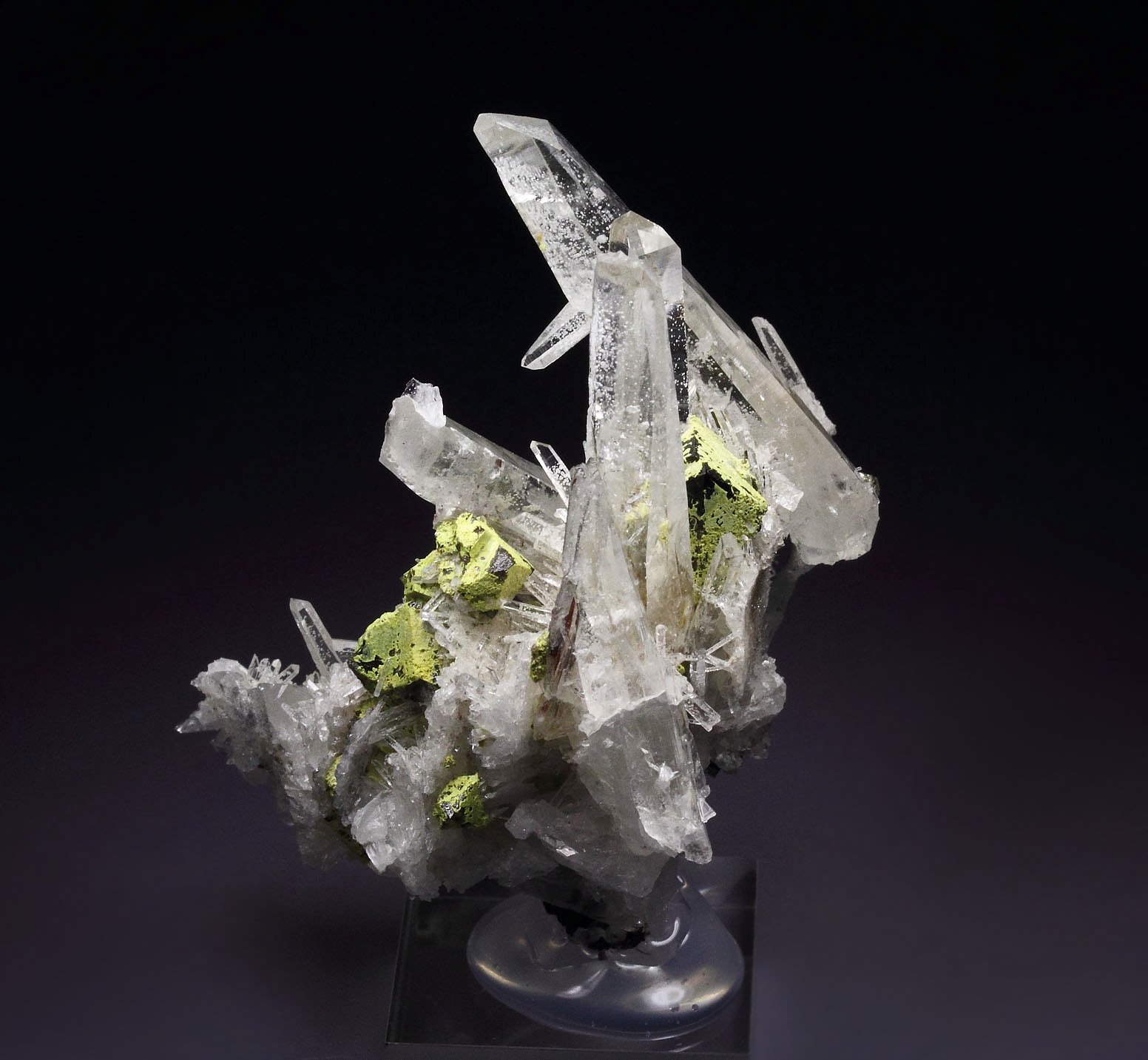 SCHEELITE, STOLZITE, QUARTZ