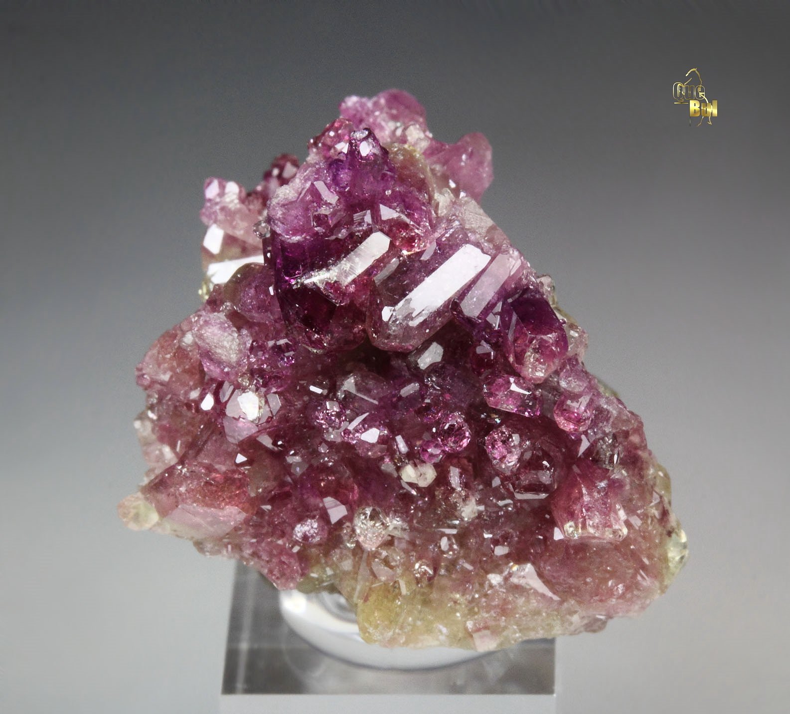 gem VESUVIANITE var. MANGANOAN