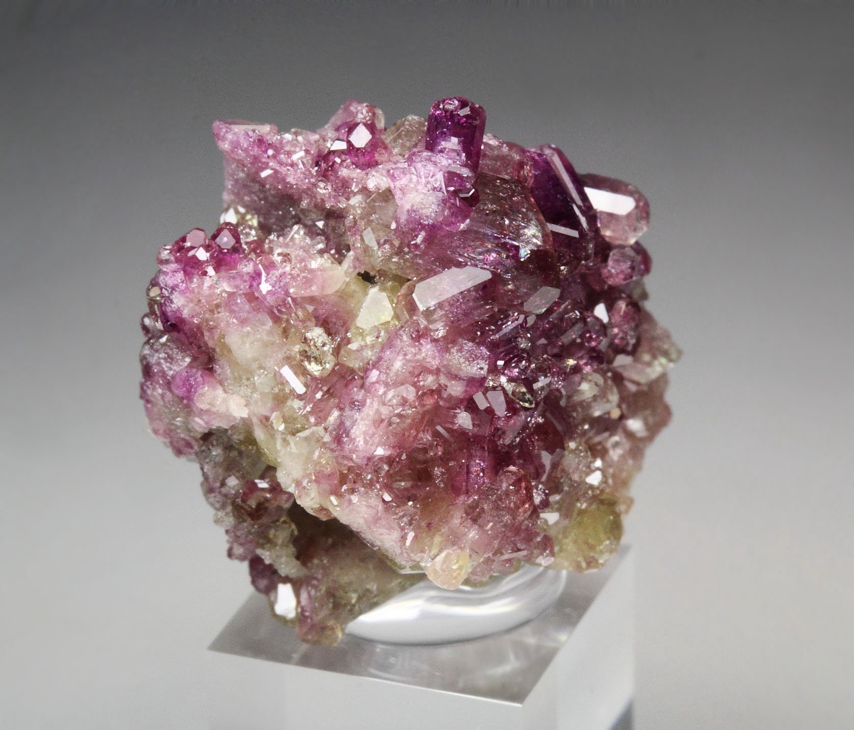 gem VESUVIANITE var. MANGANOAN