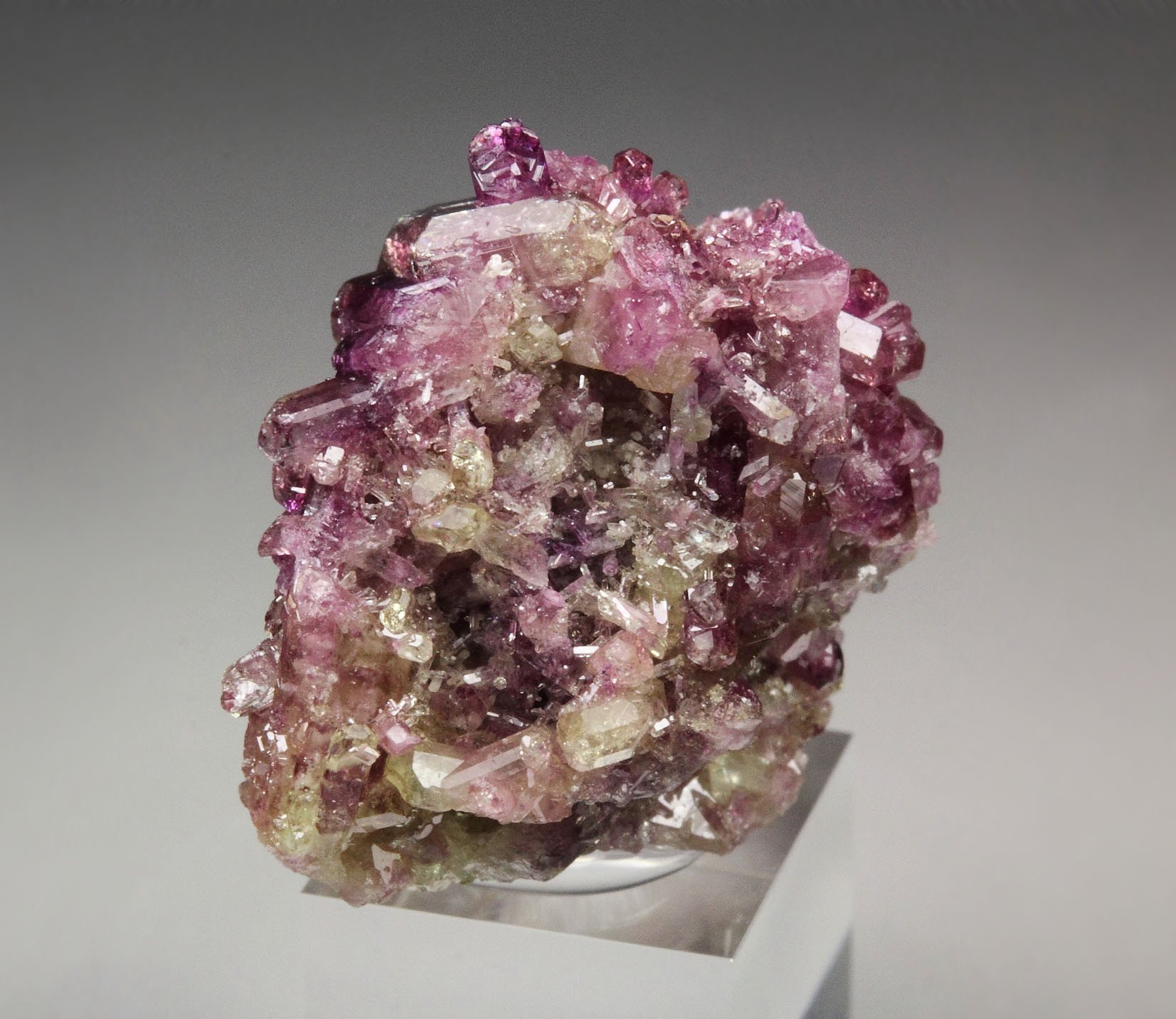 gem VESUVIANITE var. MANGANOAN