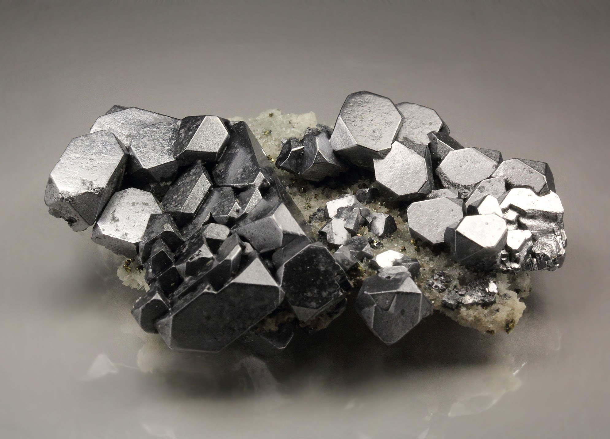 skeletal GALENA, CHALCOPYRITE, QUARTZ