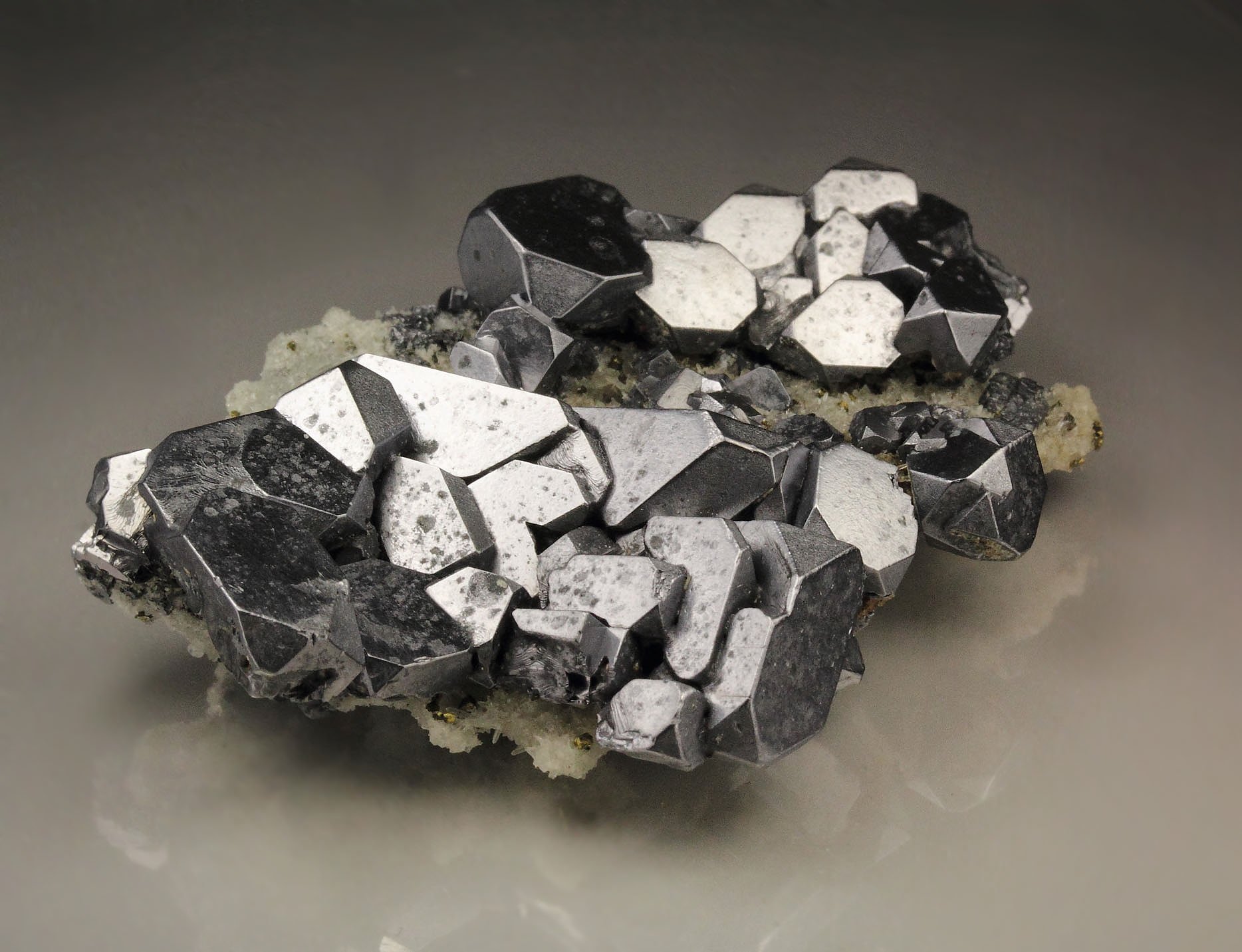 skeletal GALENA, CHALCOPYRITE, QUARTZ