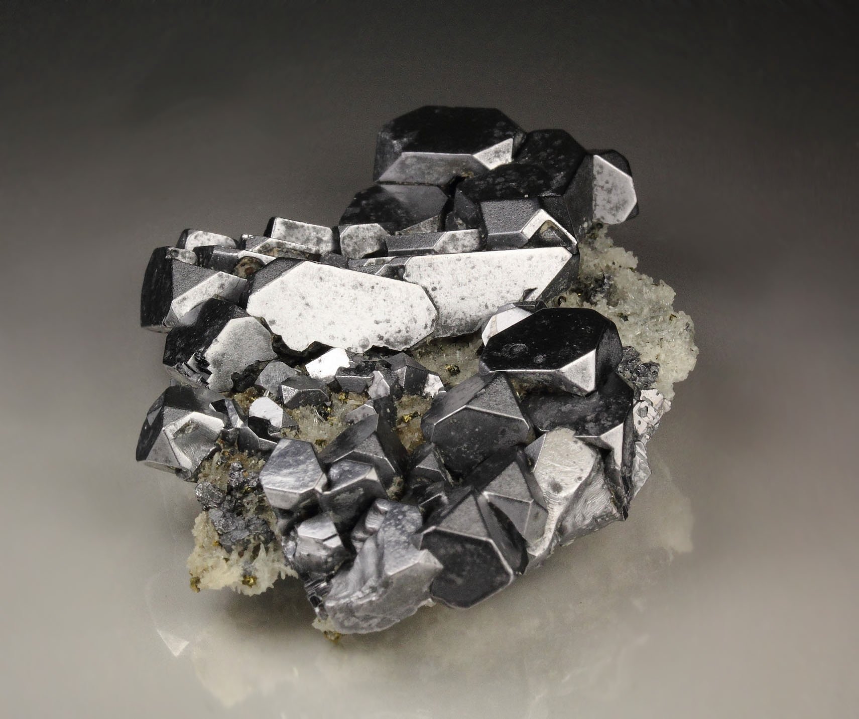 skeletal GALENA, CHALCOPYRITE, QUARTZ