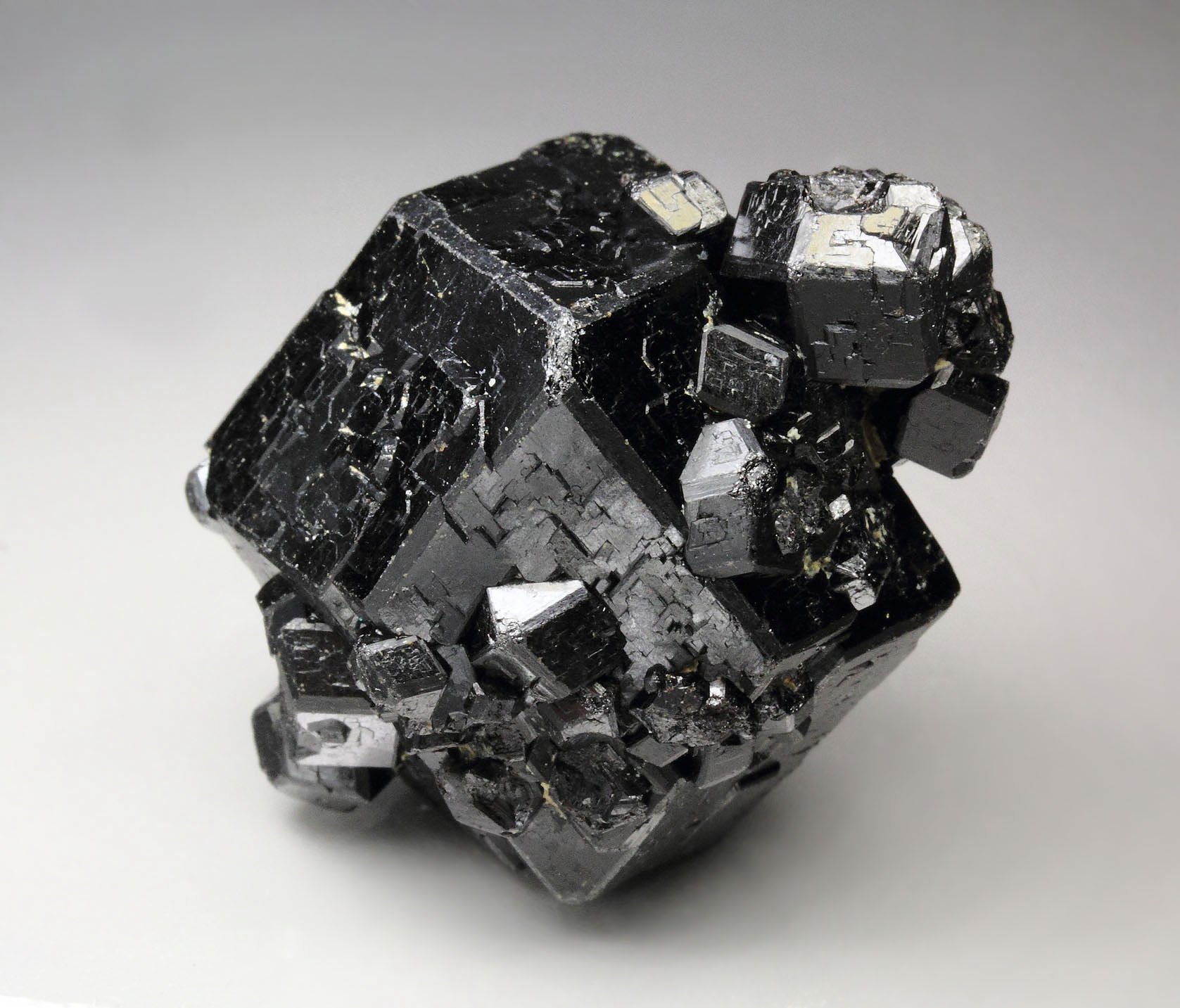 GARNET var. ANDRADITE var. MELANITE