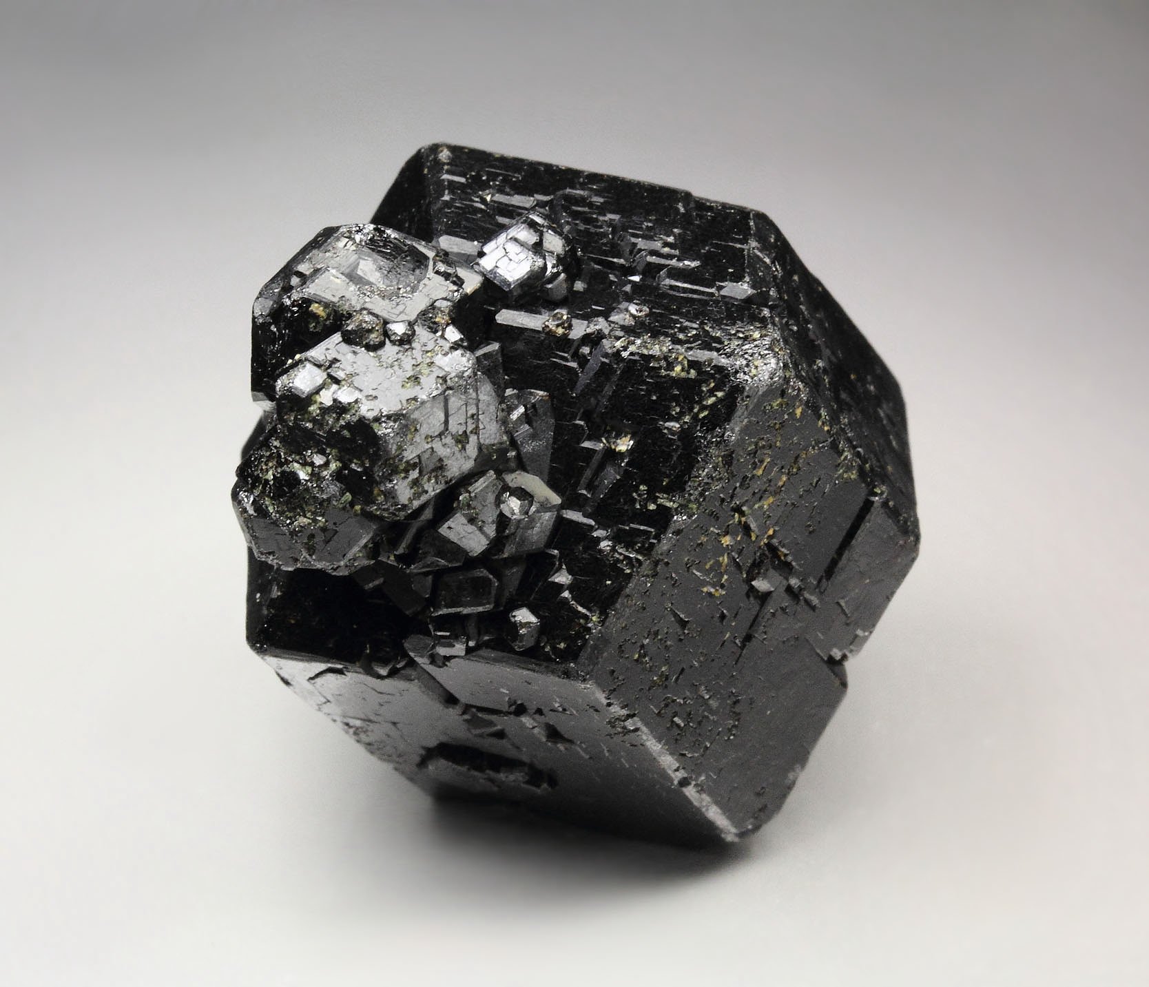 GARNET var. ANDRADITE var. MELANITE