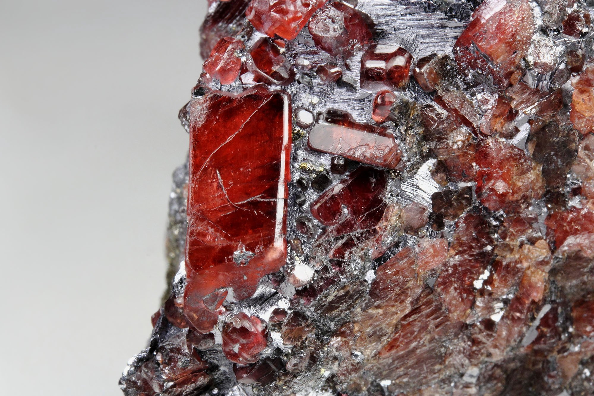 gem RHODONITE