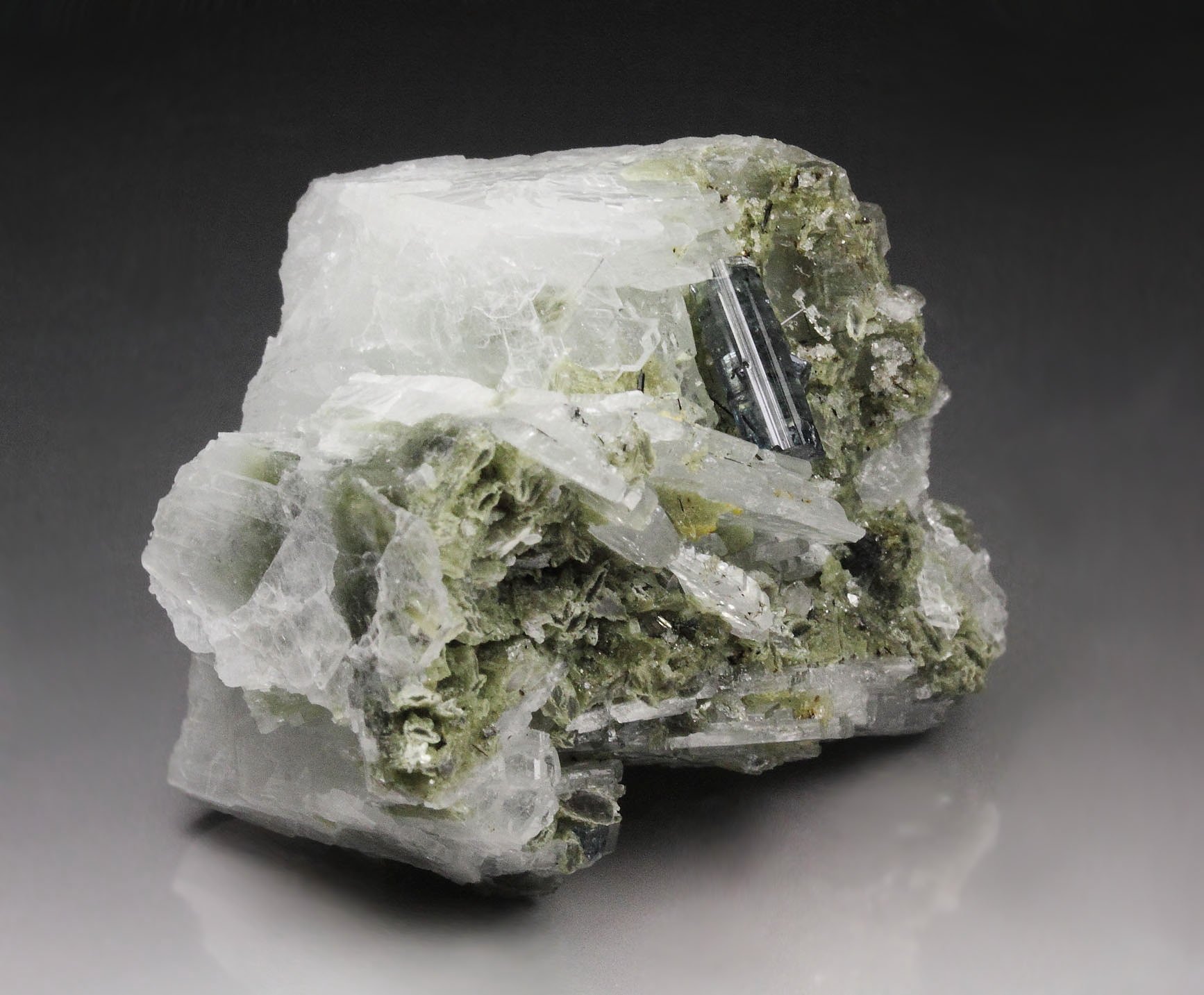 gem FLUORAPATITE, ALBITE, MUSCOVITE