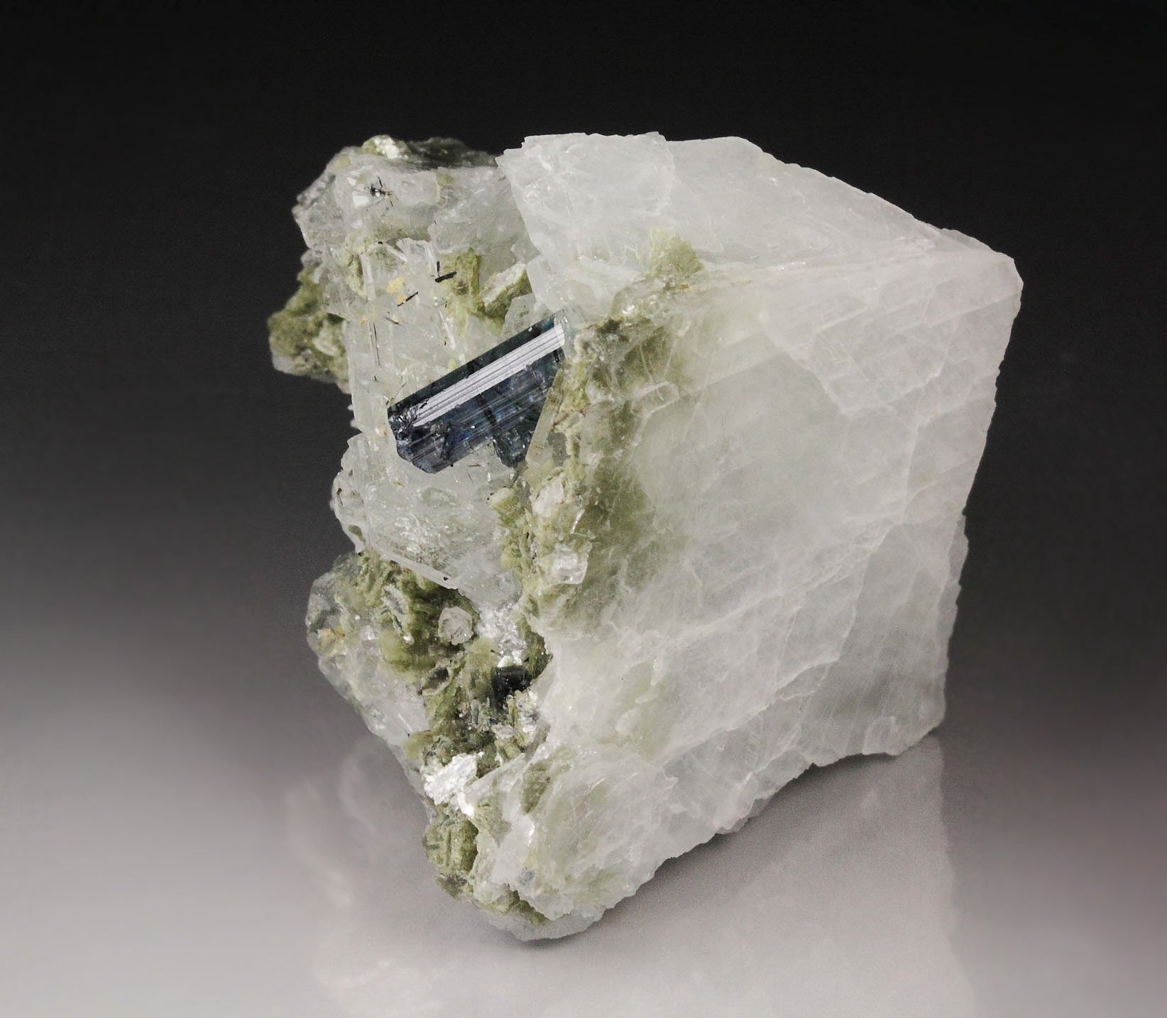 gem FLUORAPATITE, ALBITE, MUSCOVITE