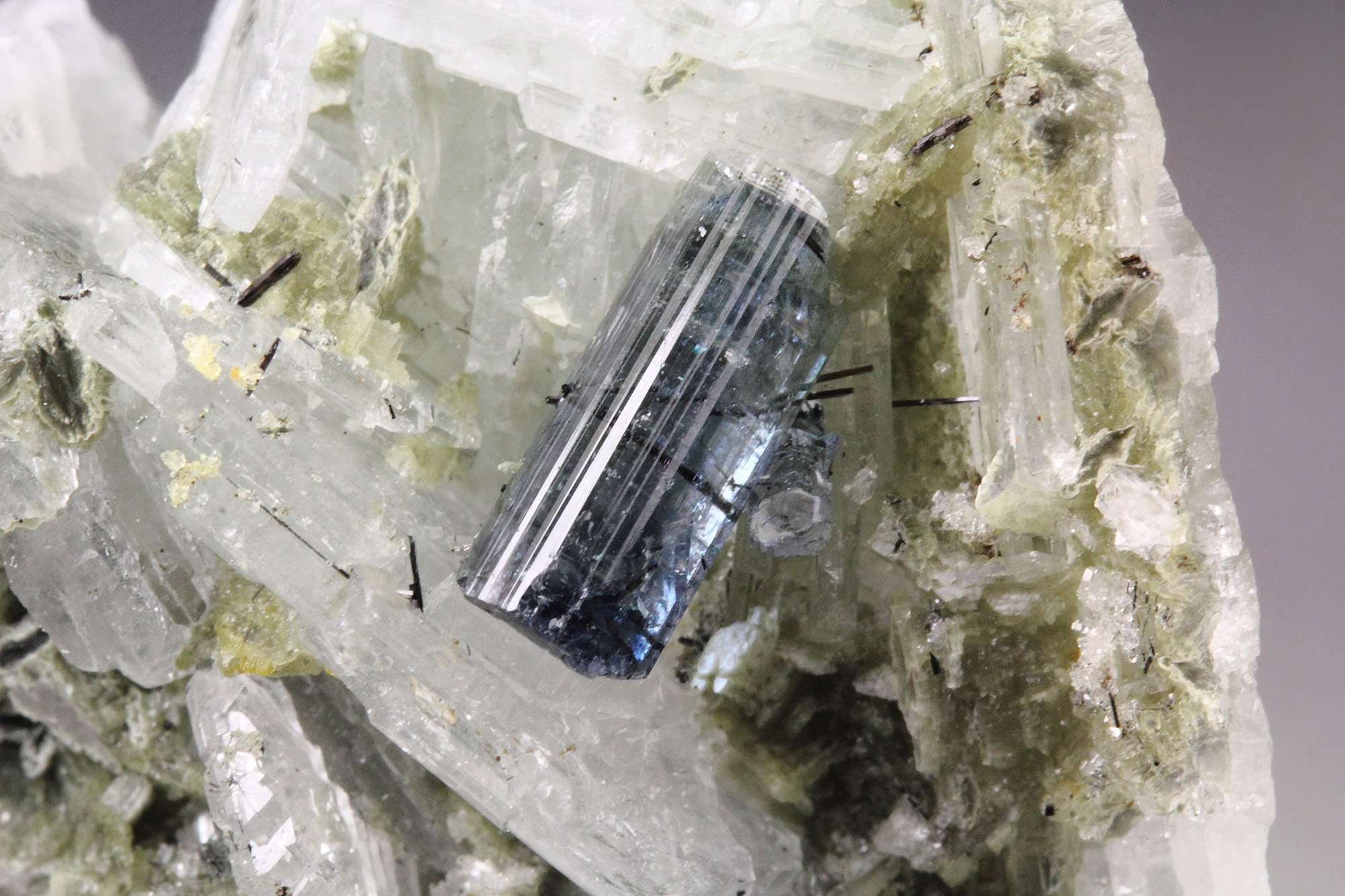 gem FLUORAPATITE, ALBITE, MUSCOVITE