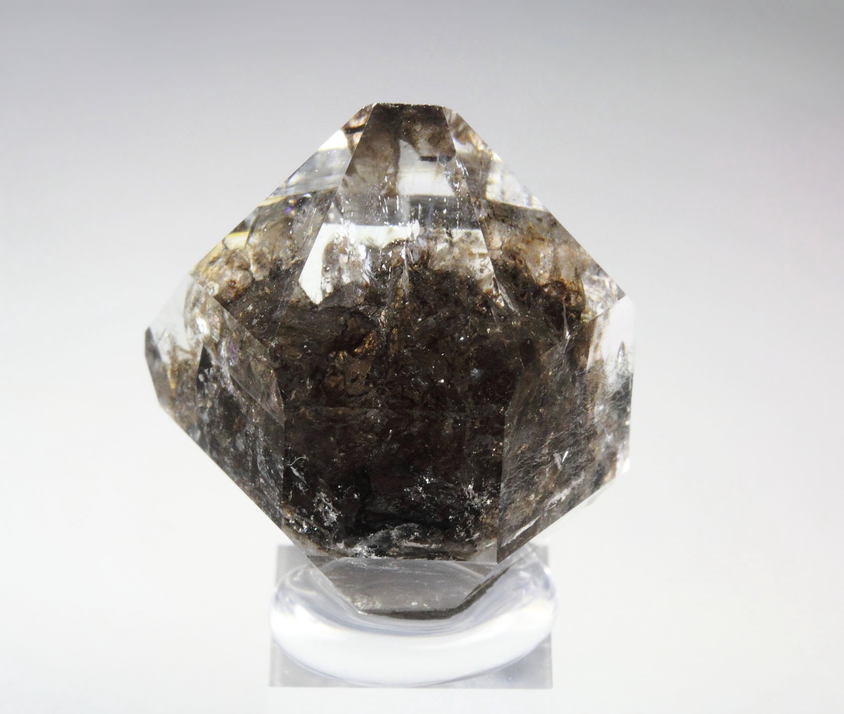 QUARTZ with bitumen inclusions 