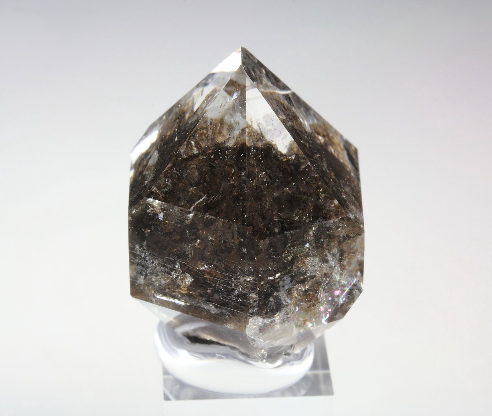 QUARTZ with bitumen inclusions 