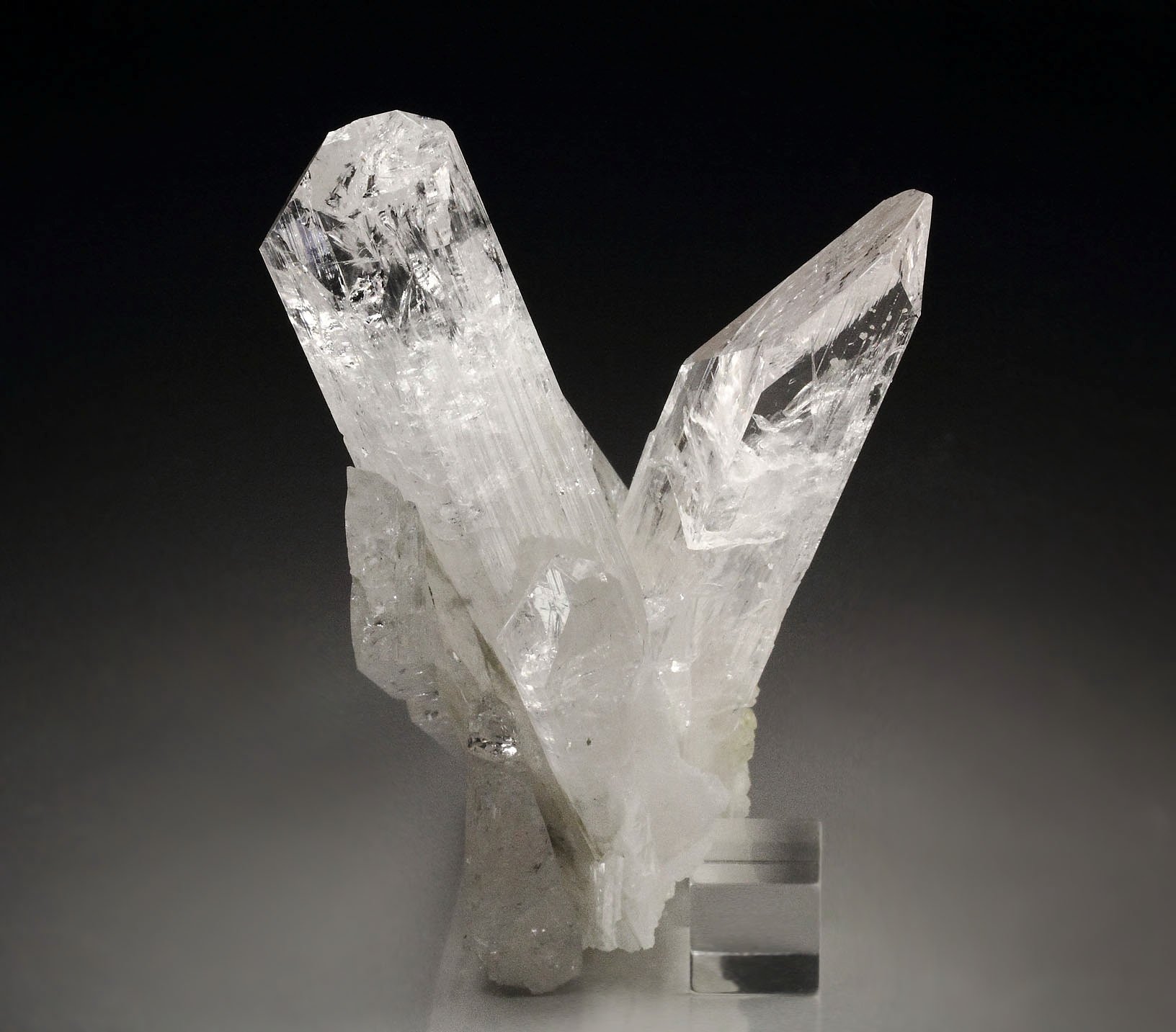 gem DANBURITE
