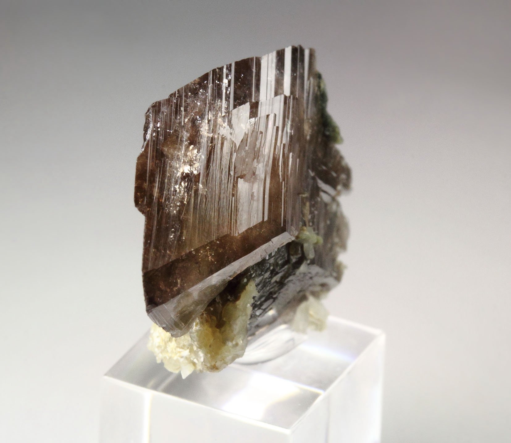 gem AXINITE-Fe, CALCITE, EPIDOTE