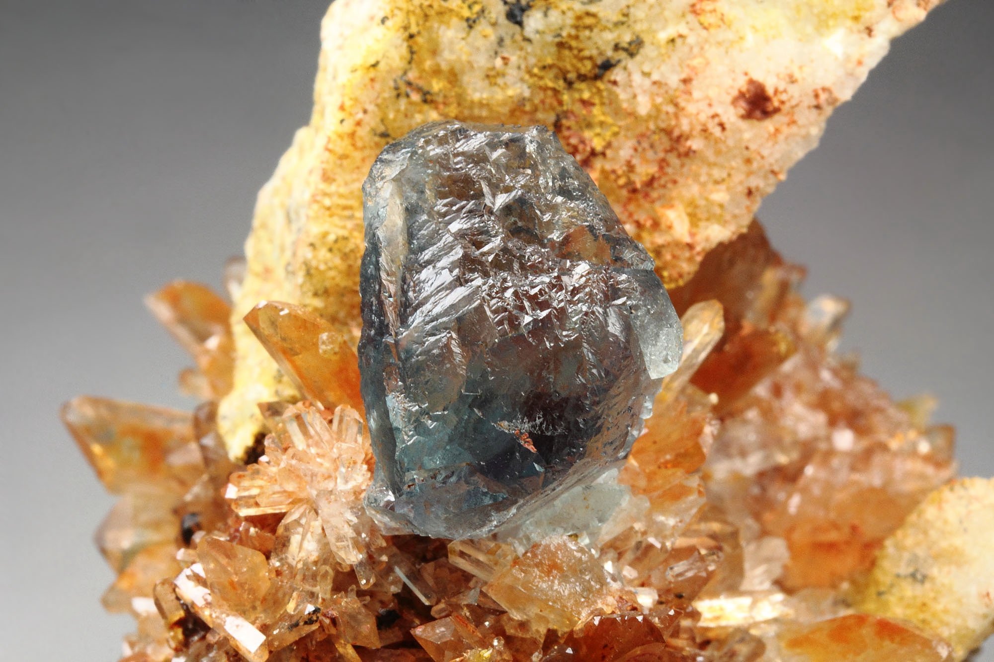 CREEDITE, FLUORITE