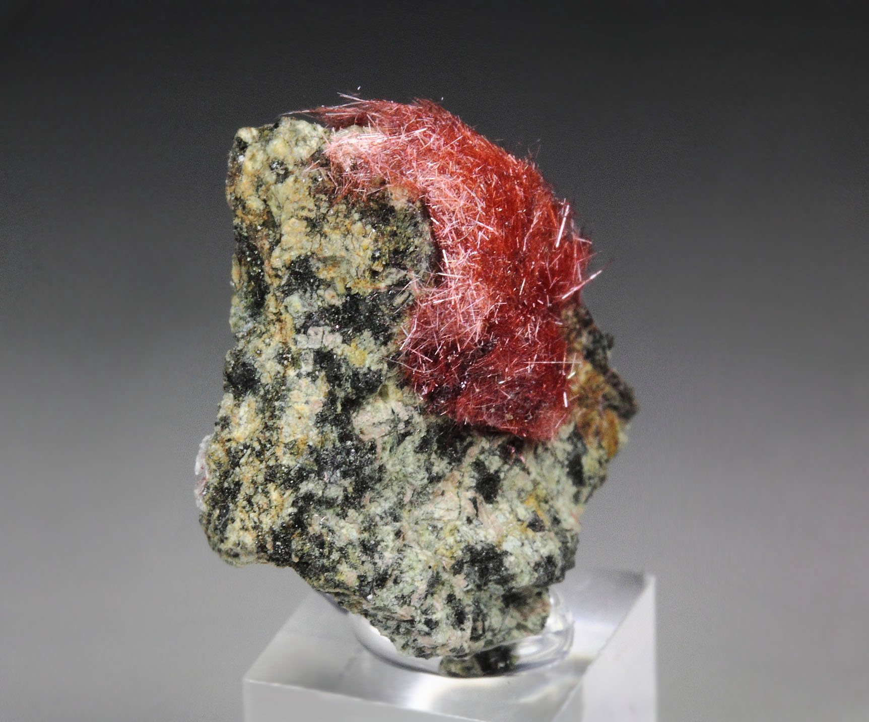 CUPRITE var. CHALCOTRICHITE