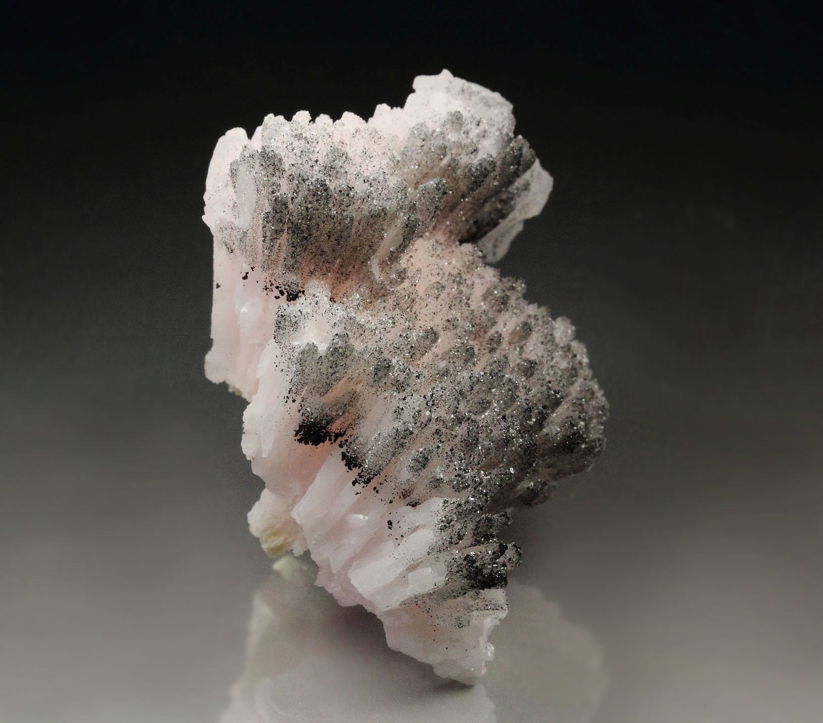 CALCITE var. MANGANESE-BEARING CALCITE