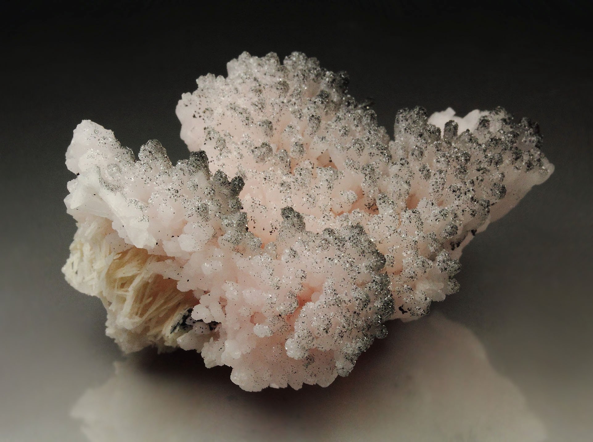 CALCITE var. MANGANESE-BEARING CALCITE