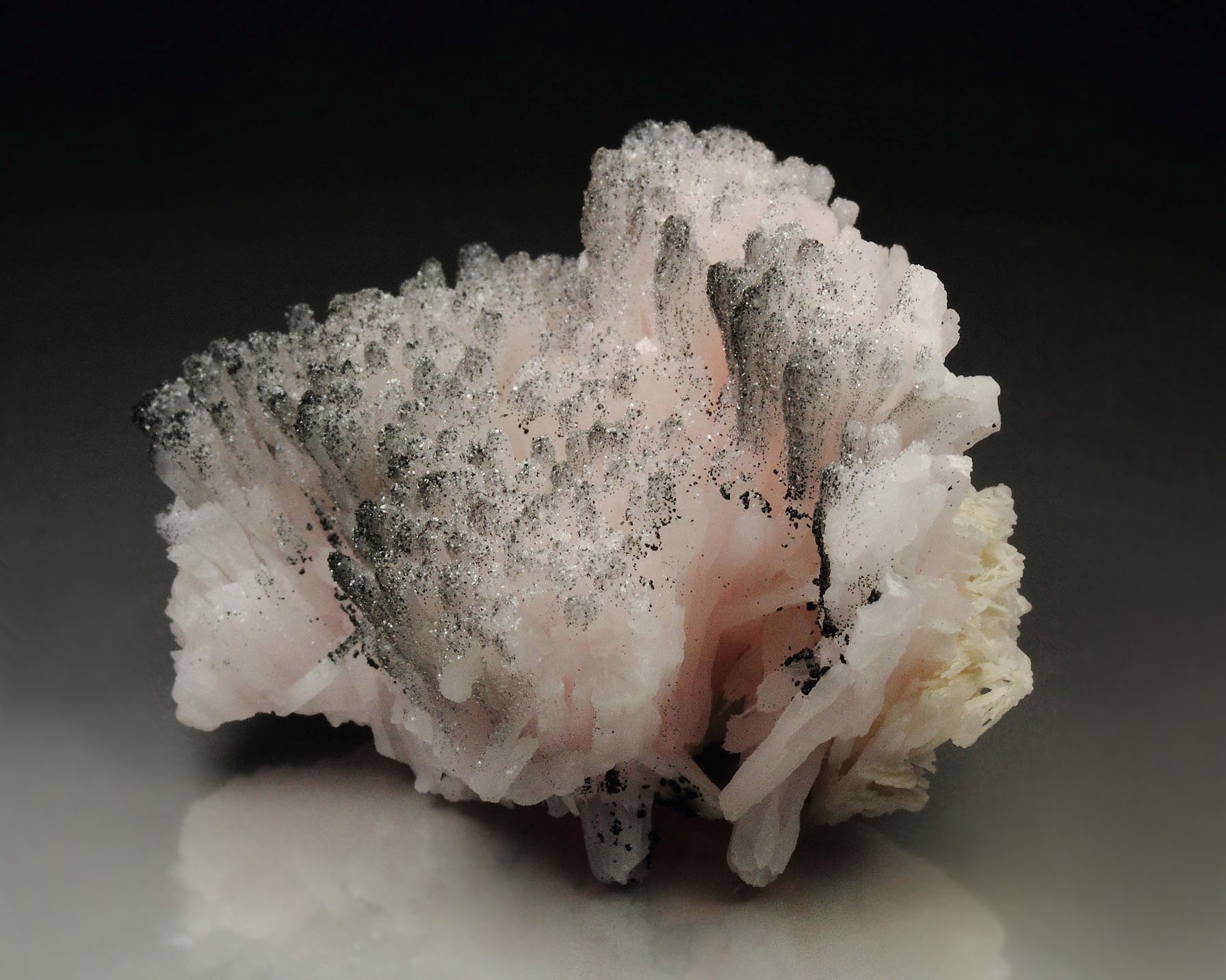 CALCITE var. MANGANESE-BEARING CALCITE