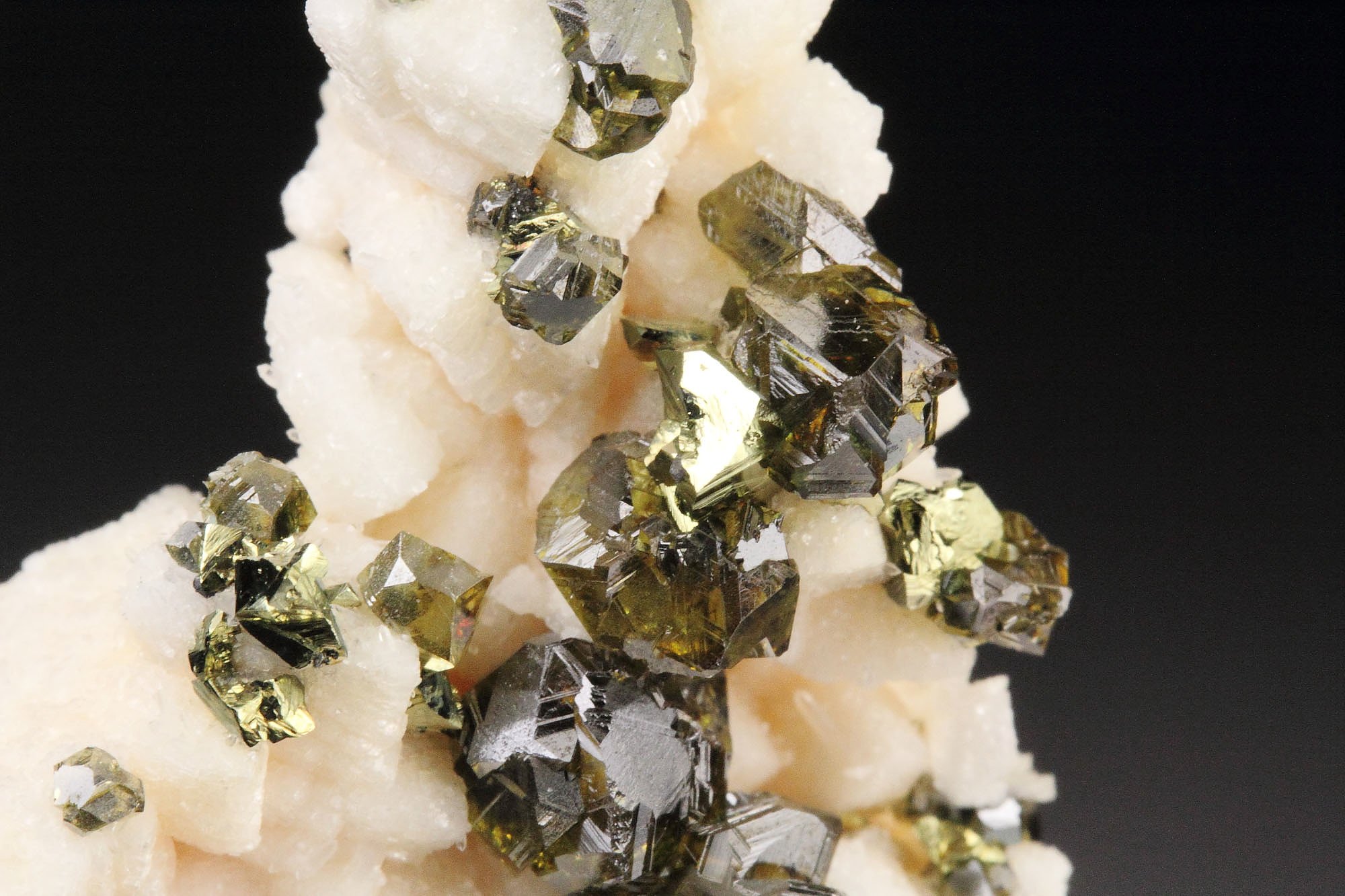 gem SPHALERITE var. CLEIOPHANE, CHALCOPYRITE, CALCITE