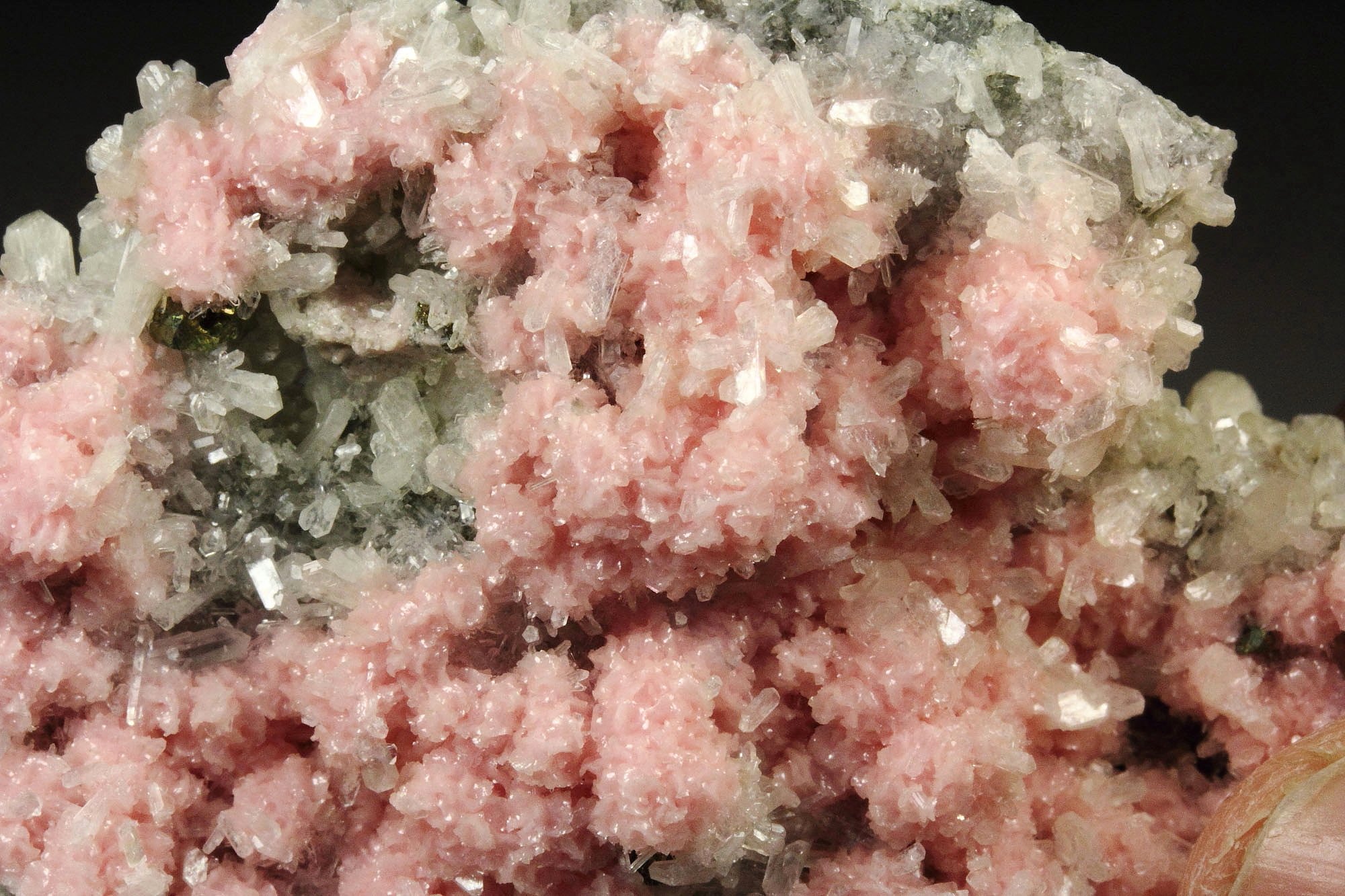 RHODOCHROSITE, STILBITE, QUARTZ, PYRITE