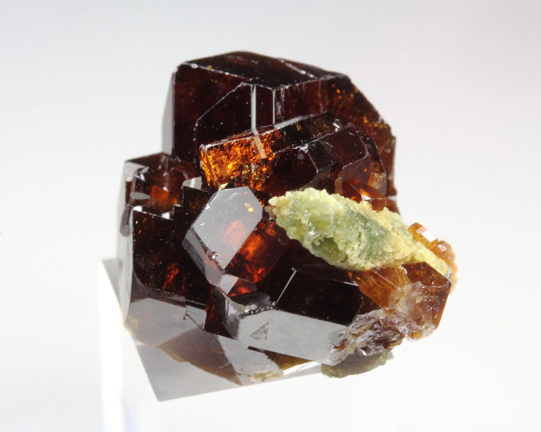 gem GARNET, VESUVIANITE