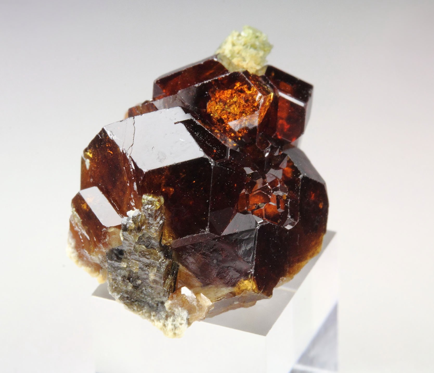 gem GARNET, VESUVIANITE