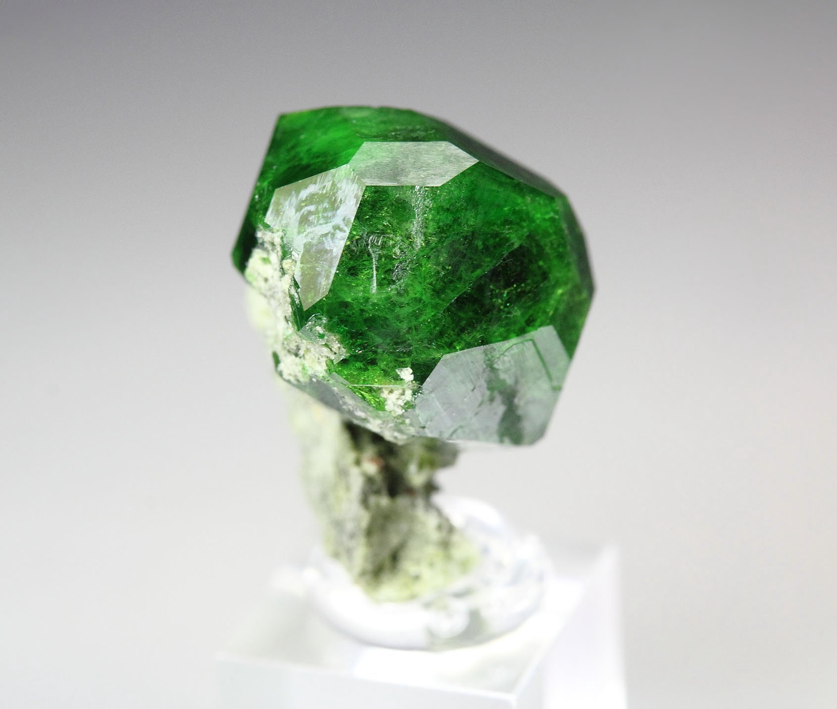 GARNET var. ANDRADITE var. DEMANTOID