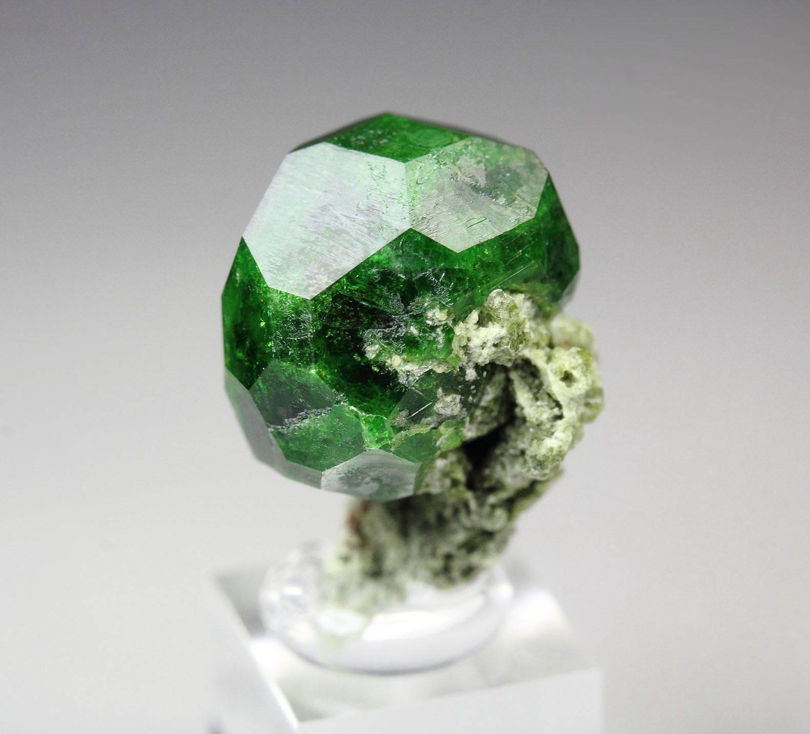 GARNET var. ANDRADITE var. DEMANTOID