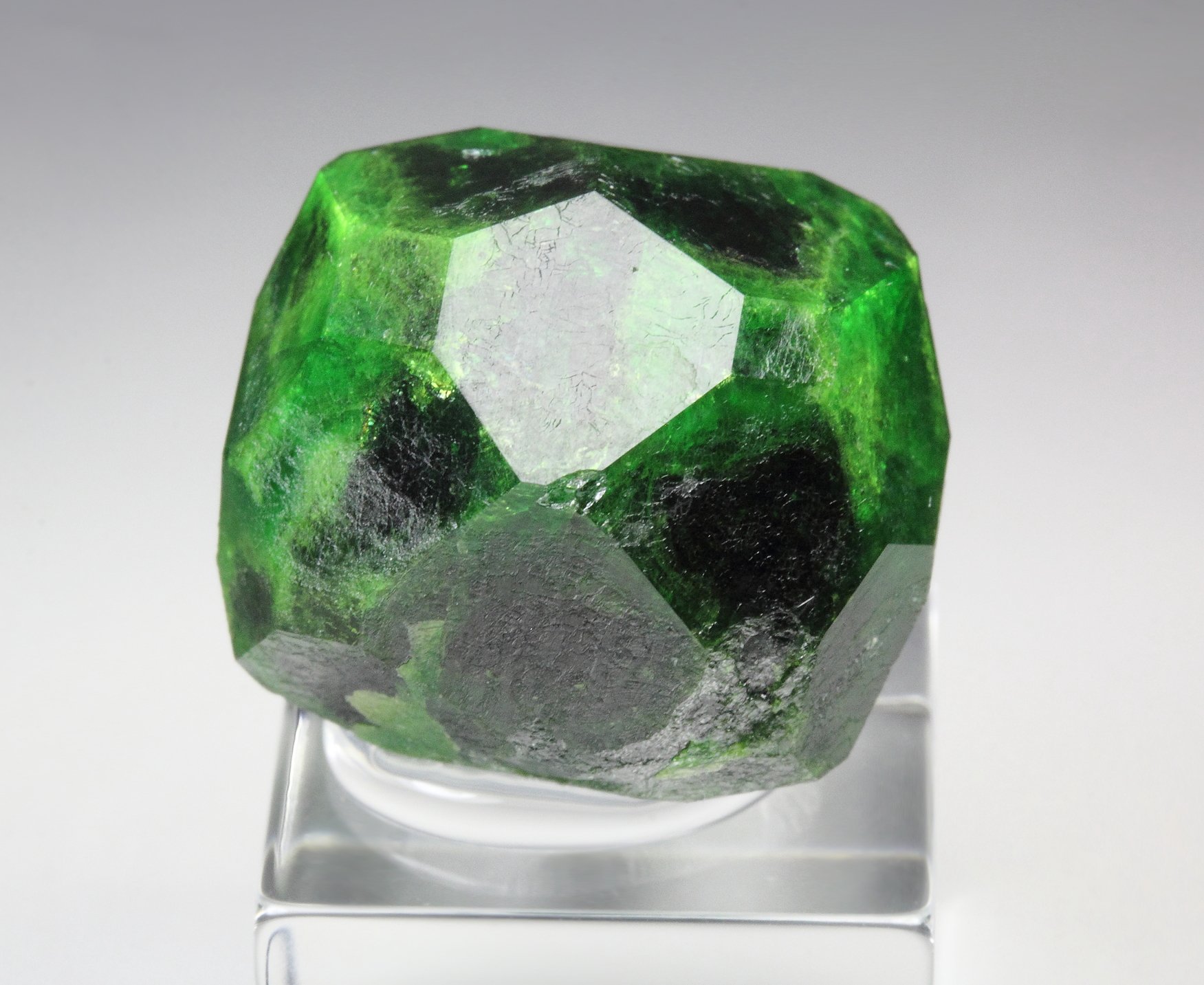 GARNET var. ANDRADITE var. DEMANTOID