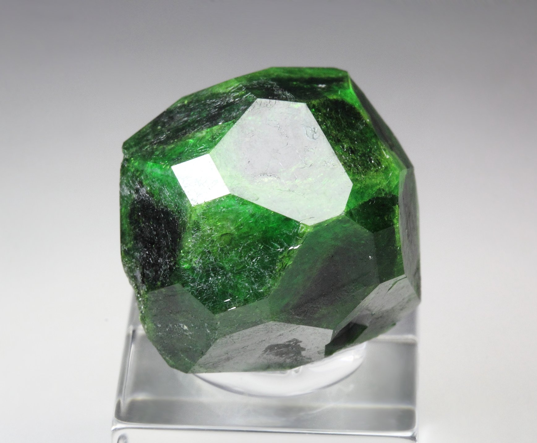 GARNET var. ANDRADITE var. DEMANTOID