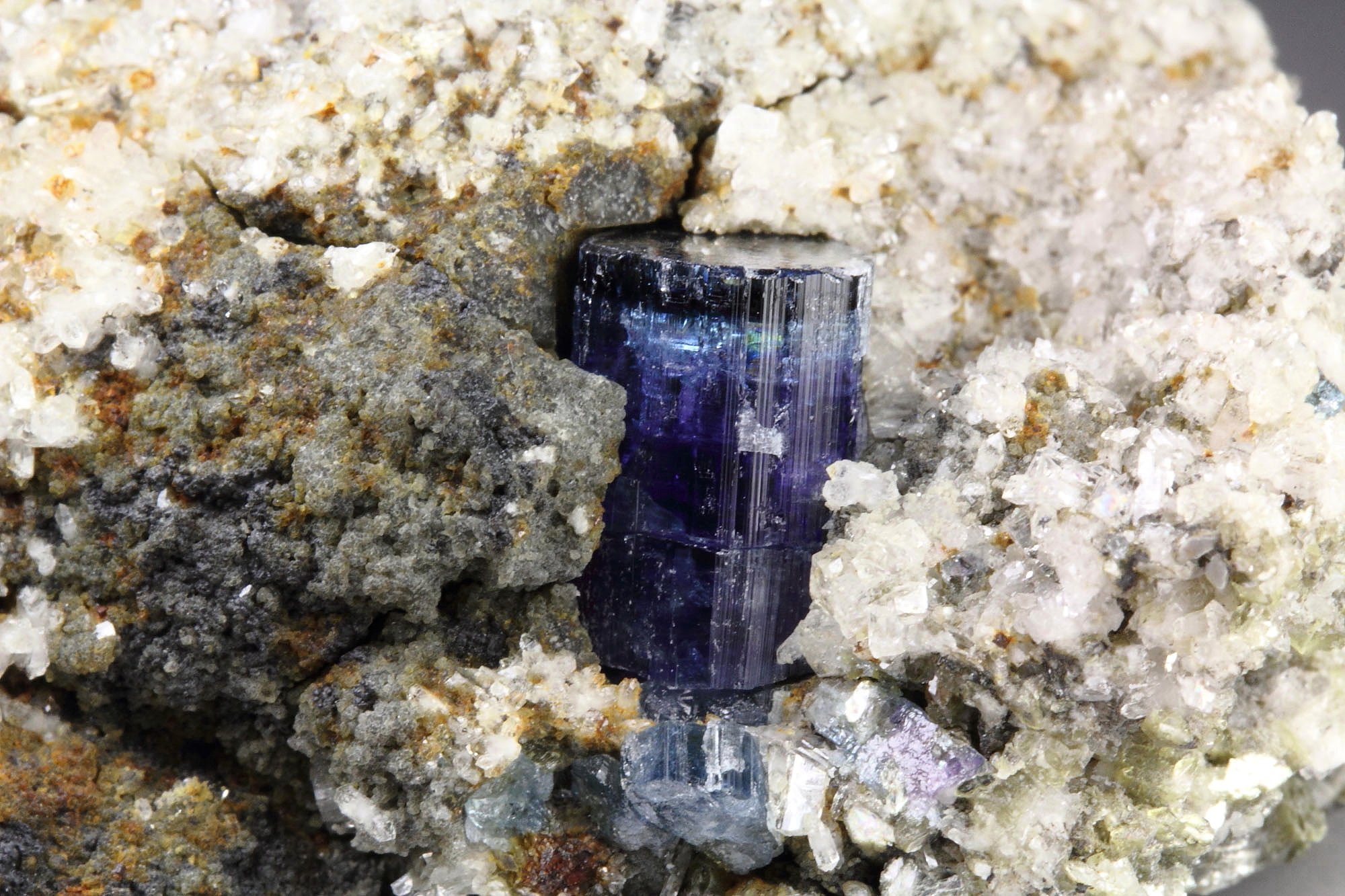 gem FLUORAPATITE bi-color