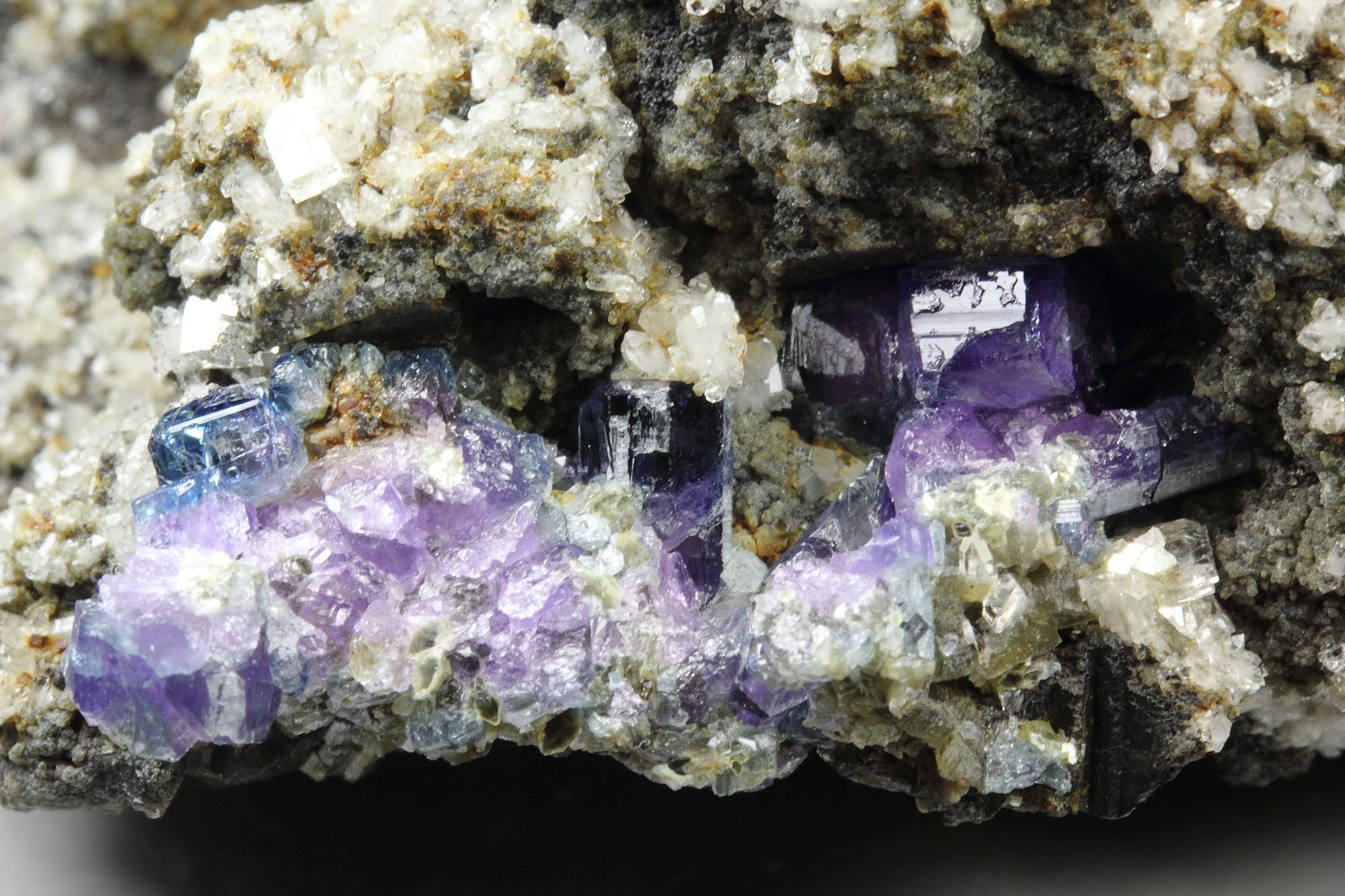 gem FLUORAPATITE bi-color