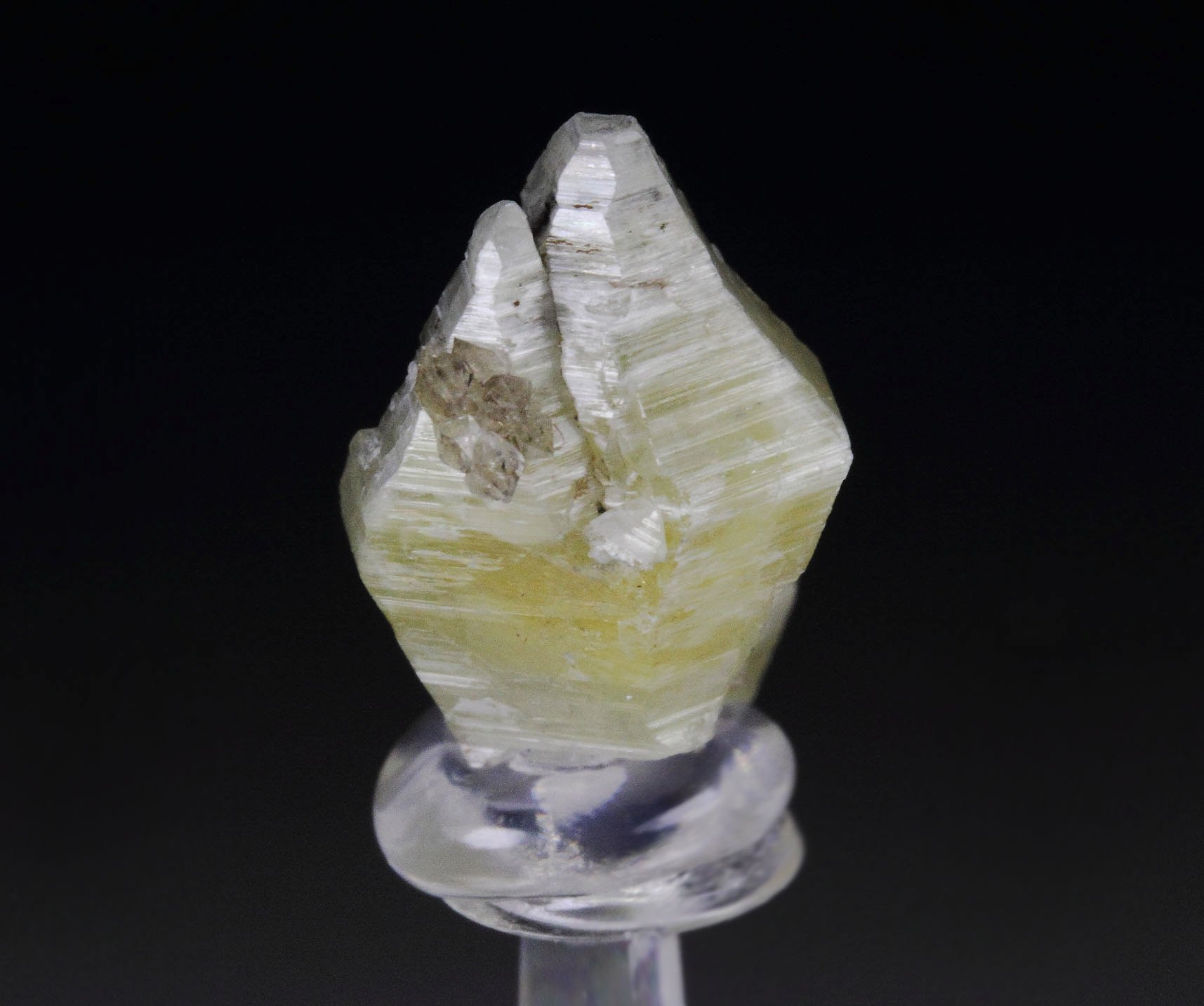 WELOGANITE, QUARTZ var. SMOKY