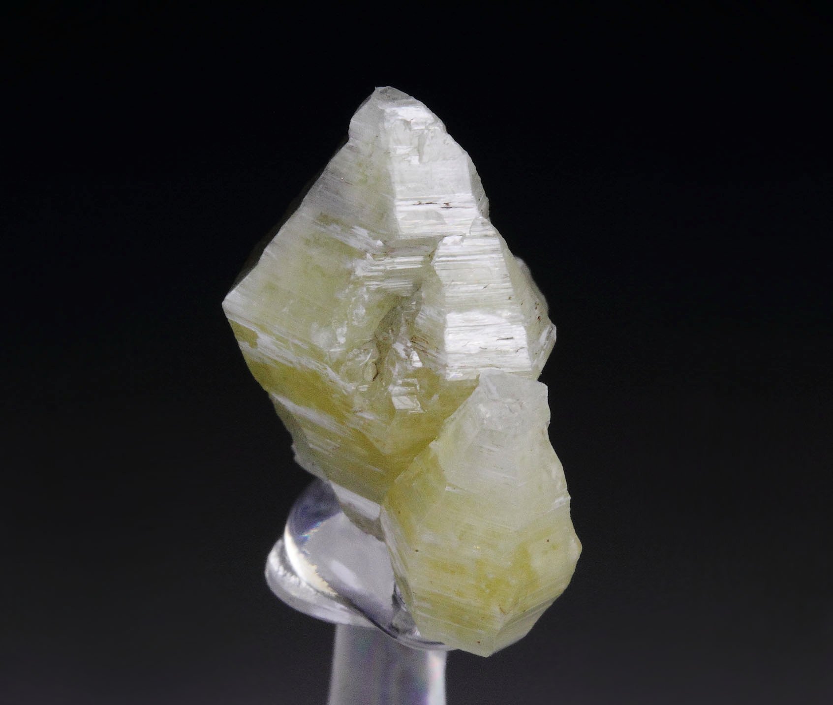 WELOGANITE, QUARTZ var. SMOKY