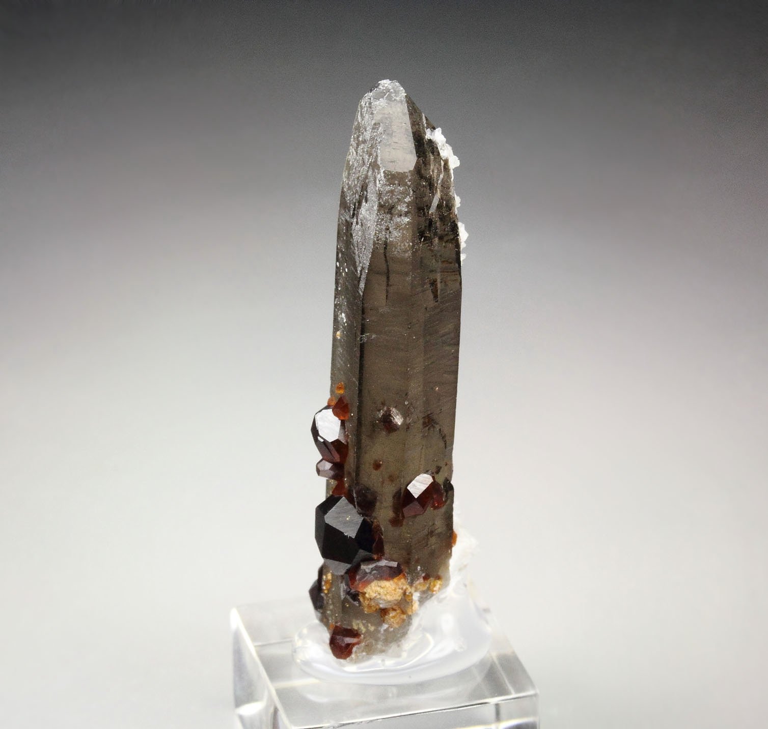 GARNET var. SPESSARTINE, QUARTZ var. SMOKY