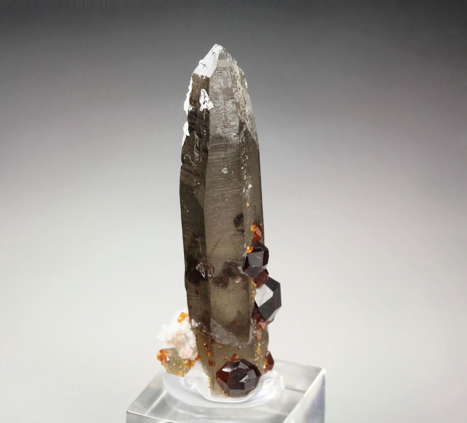 GARNET var. SPESSARTINE, QUARTZ var. SMOKY