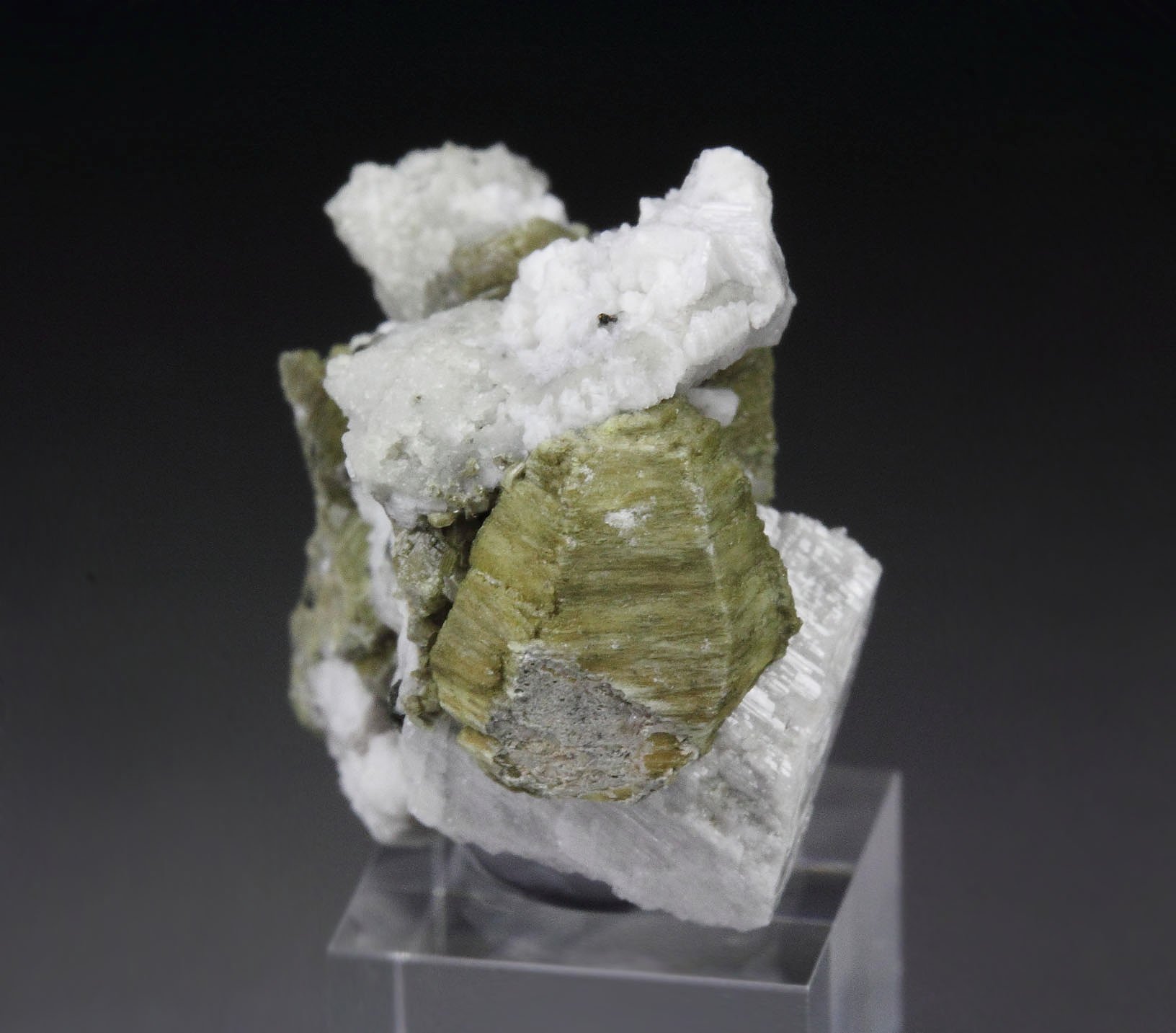 DONNAYITE-(Y), ALBITE