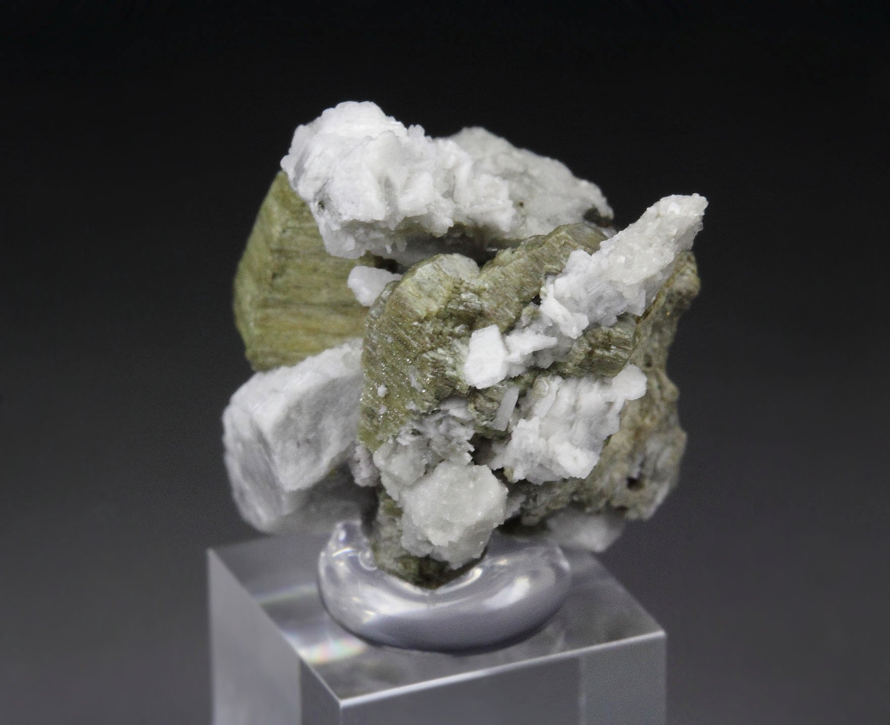 DONNAYITE-(Y), ALBITE