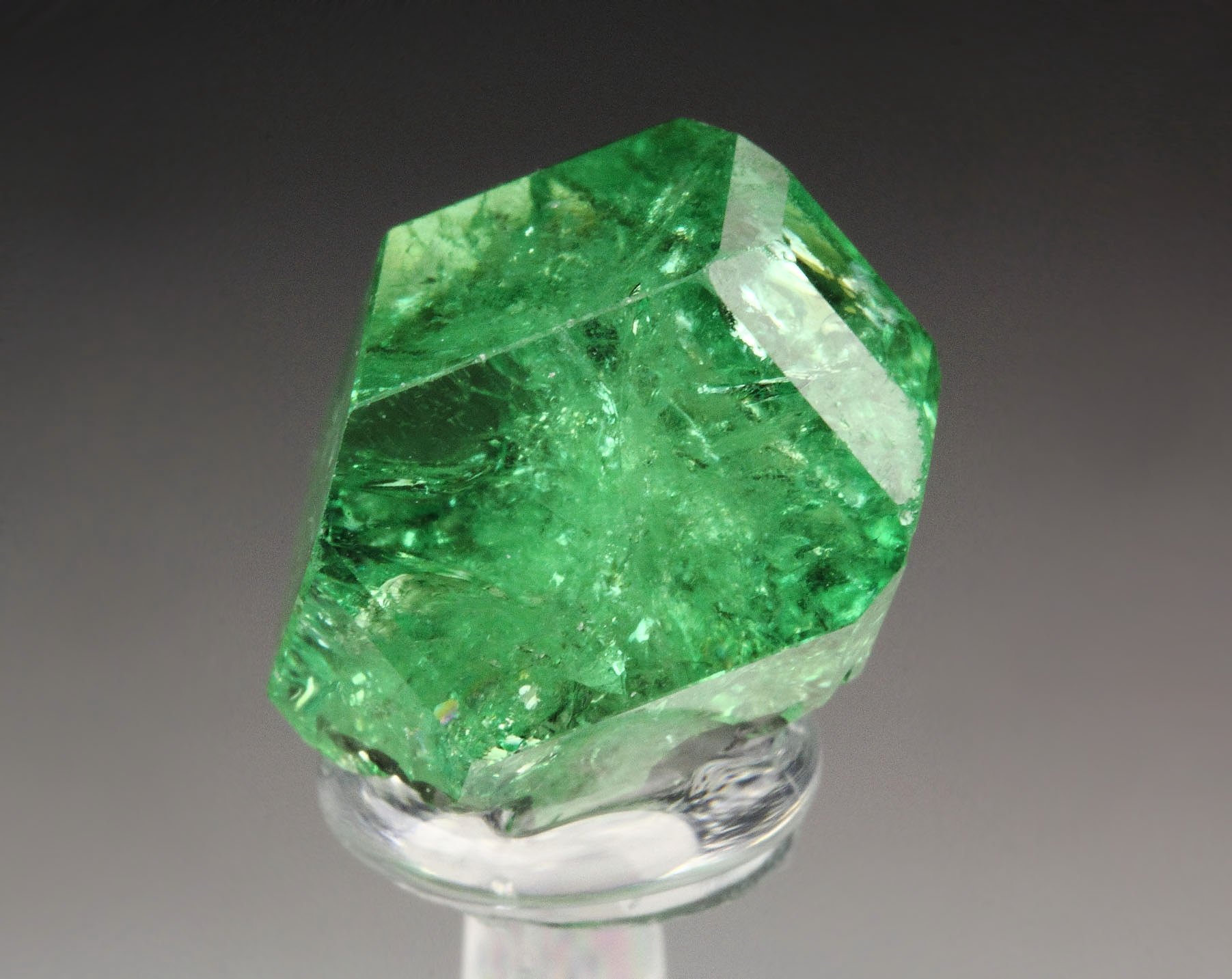 gem GARNET var. GROSSULAR var. TSAVORITE