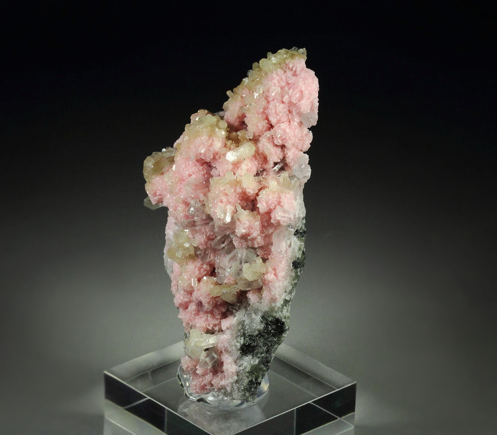 RHODOCHROSITE, STILBITE, QUARTZ, PYRITE