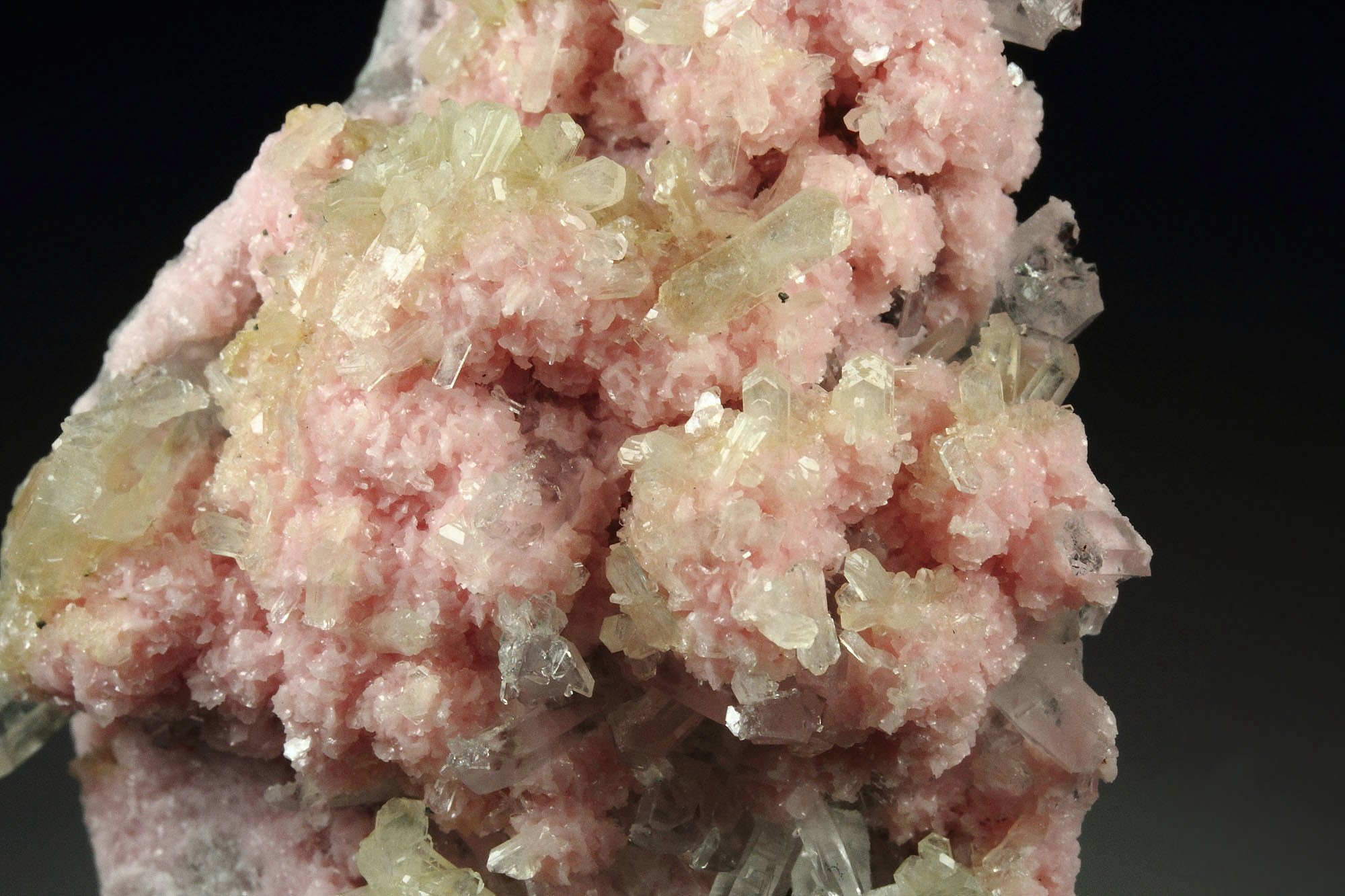 RHODOCHROSITE, STILBITE, QUARTZ, PYRITE