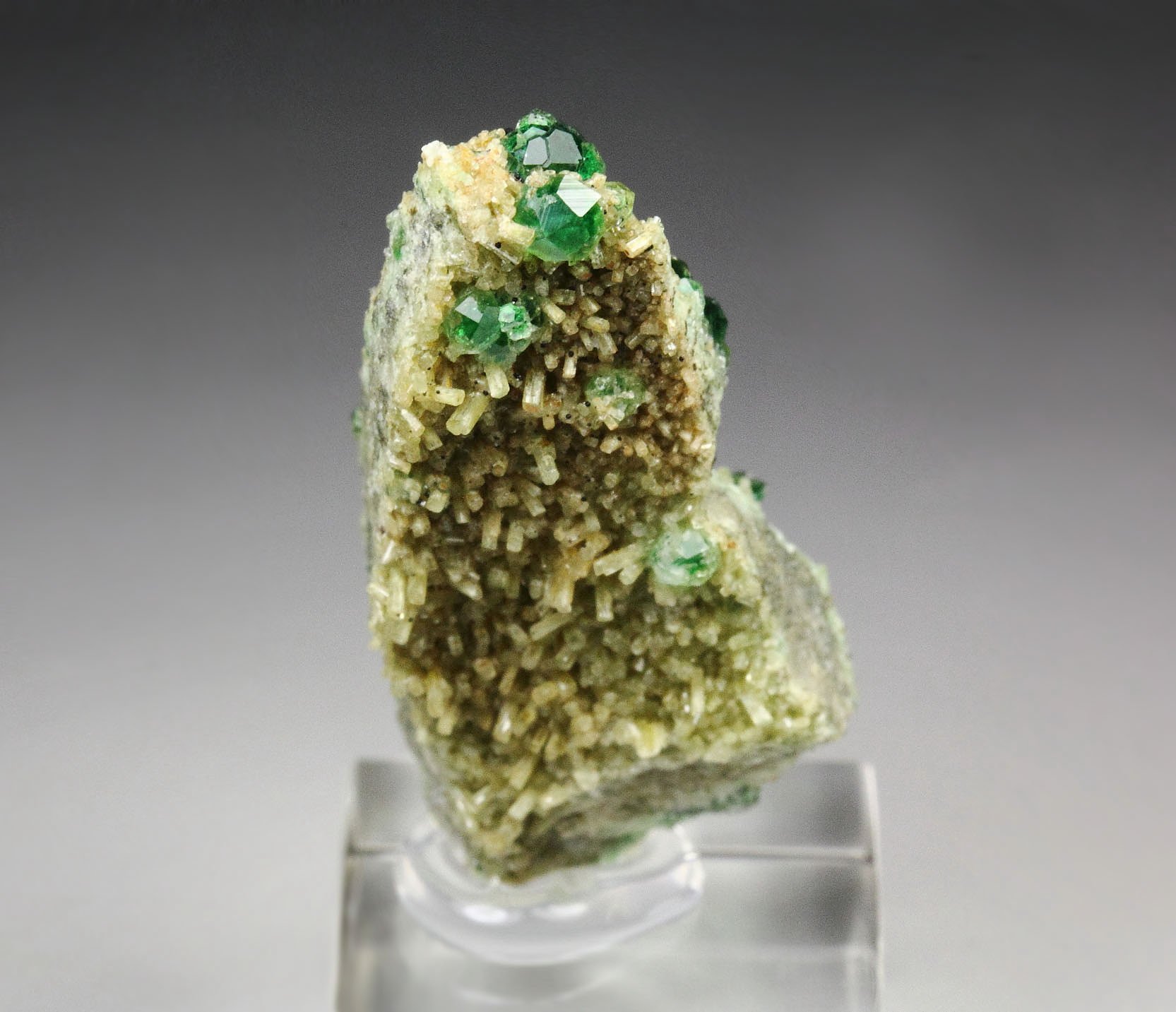 gem GARNET var. GROSSULAR var. CHROMIAN, CHROMITE, DIOPSIDE