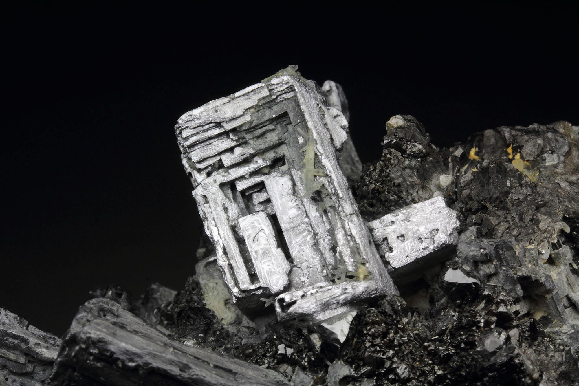 skeletal GALENA, SPHALERITE, QUARTZ