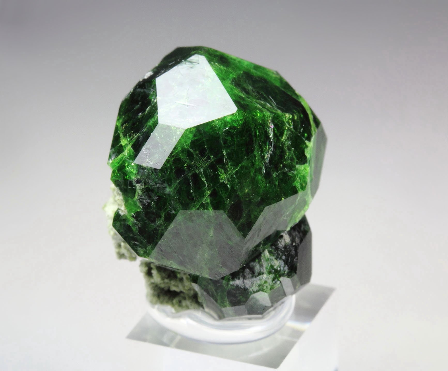 GARNET var. ANDRADITE var. DEMANTOID