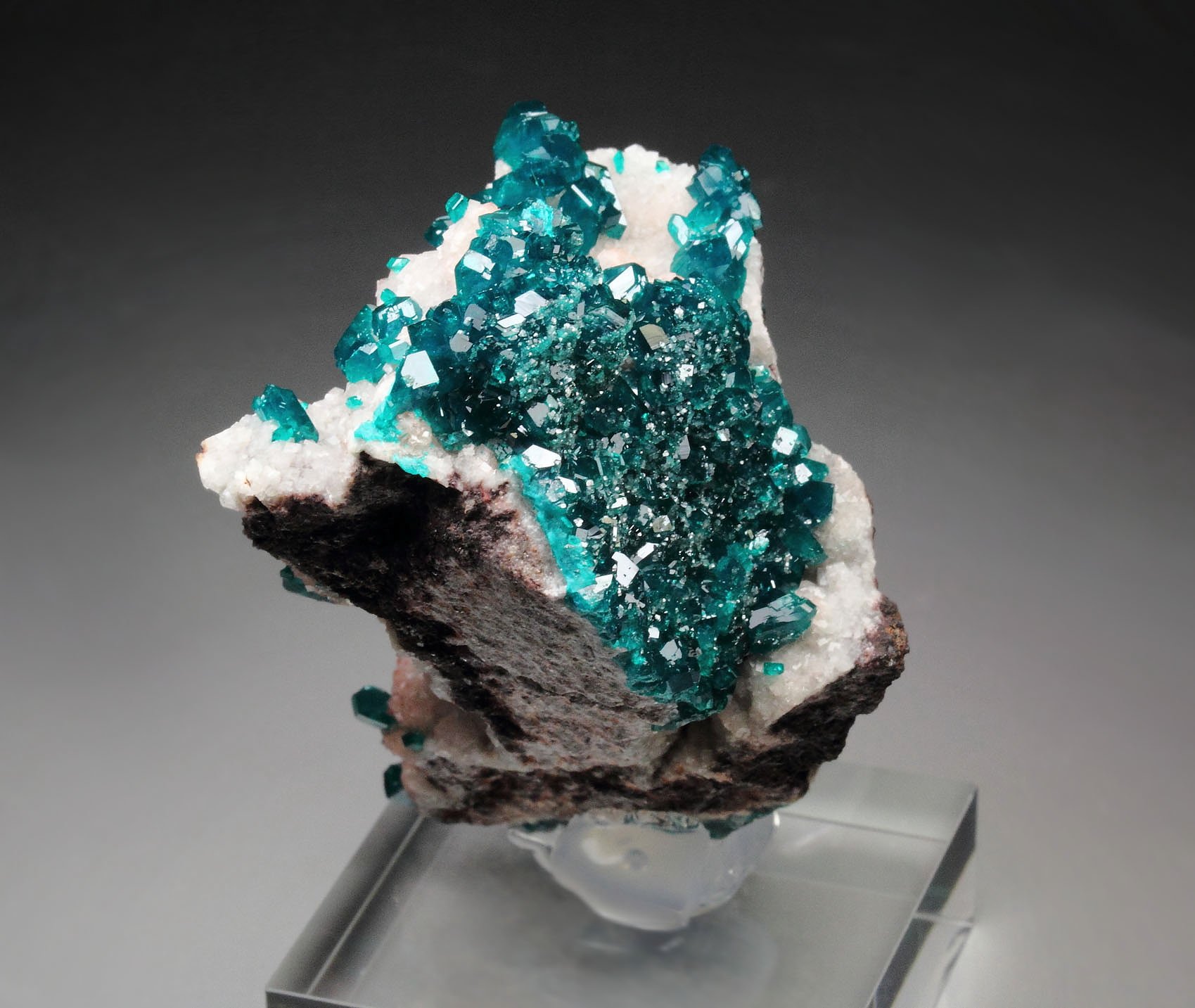 gemmy DIOPTASE bi-terminated, CALCITE