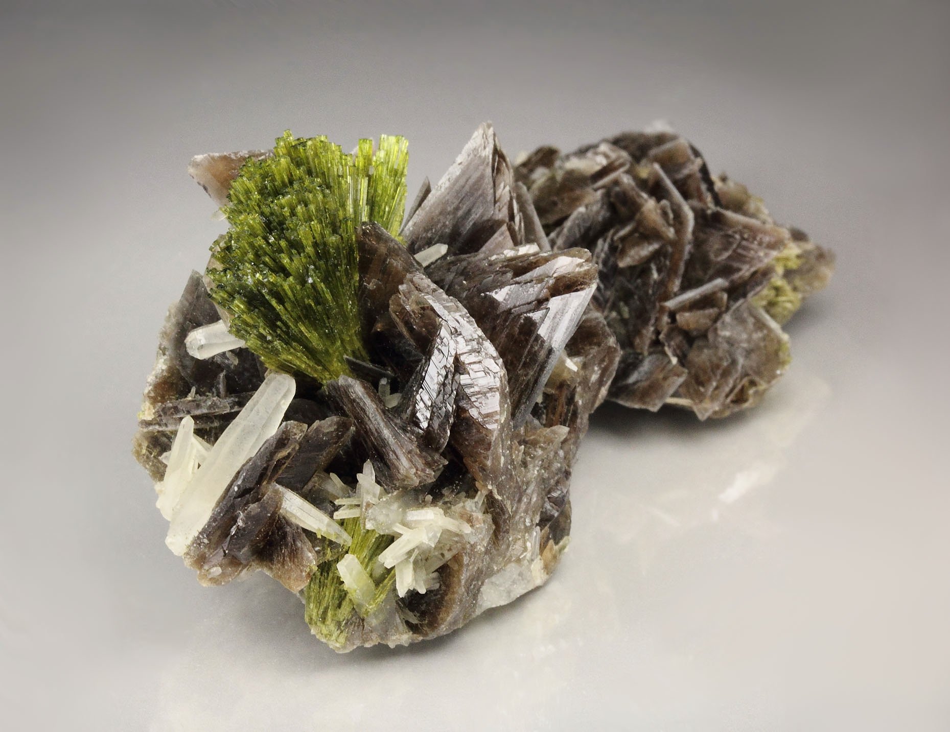 EPIDOTE, AXINITE-Fe