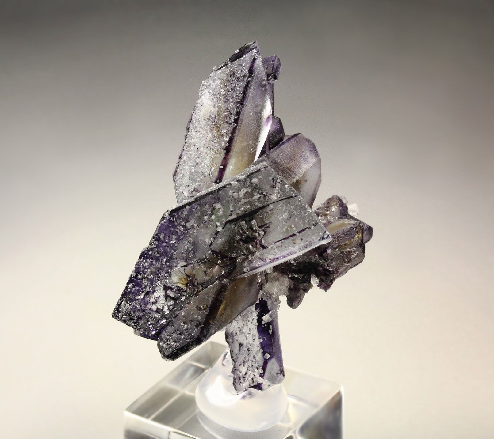 new find - FLUORITE - SPINEL LAW TWIN