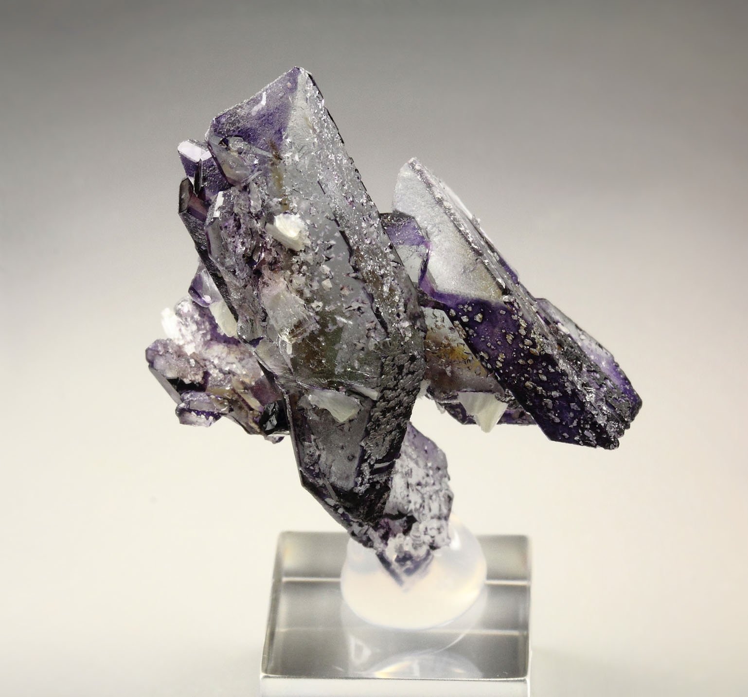 new find - FLUORITE - SPINEL LAW TWIN